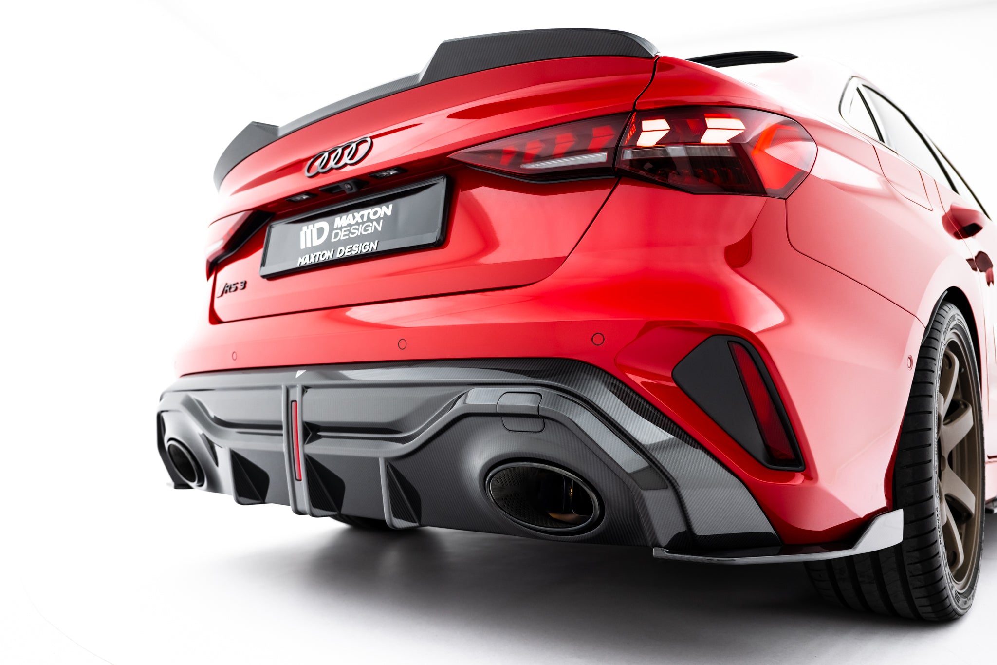 Sæt med prepreg carbon splittere til Audi RS3 sedan 8y facelift