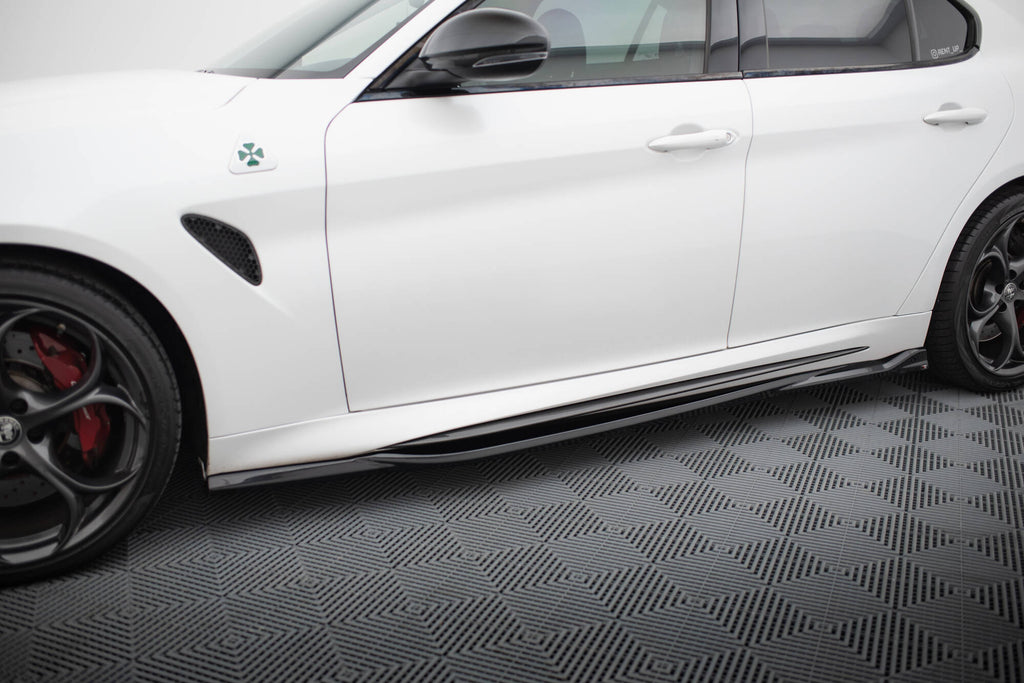 Sarja jakautujat Alpha Romeo Giulia Quadrifoglio