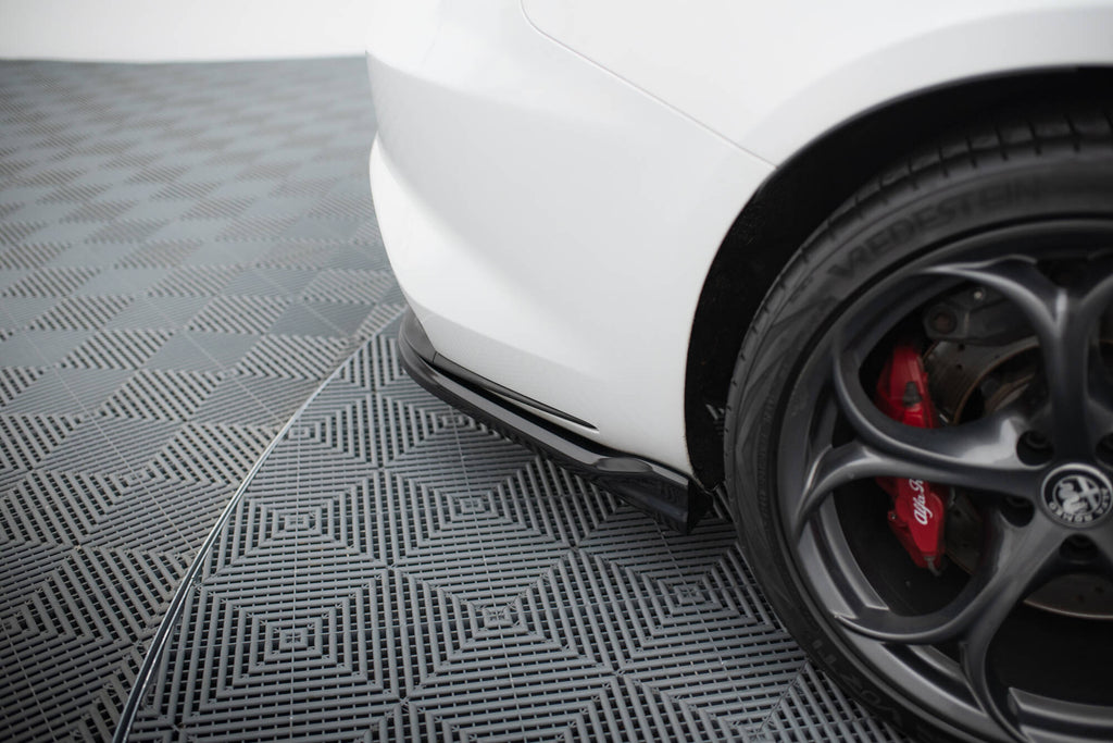 Sarja jakautujat Alpha Romeo Giulia Quadrifoglio