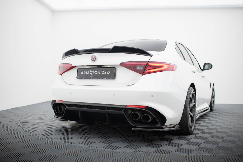 Sarja jakautujat Alpha Romeo Giulia Quadrifoglio