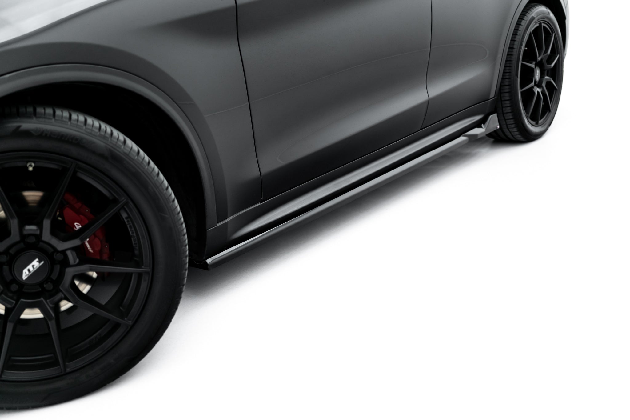 Alfa Romeo Stelvio Mk1:n splitterisarja