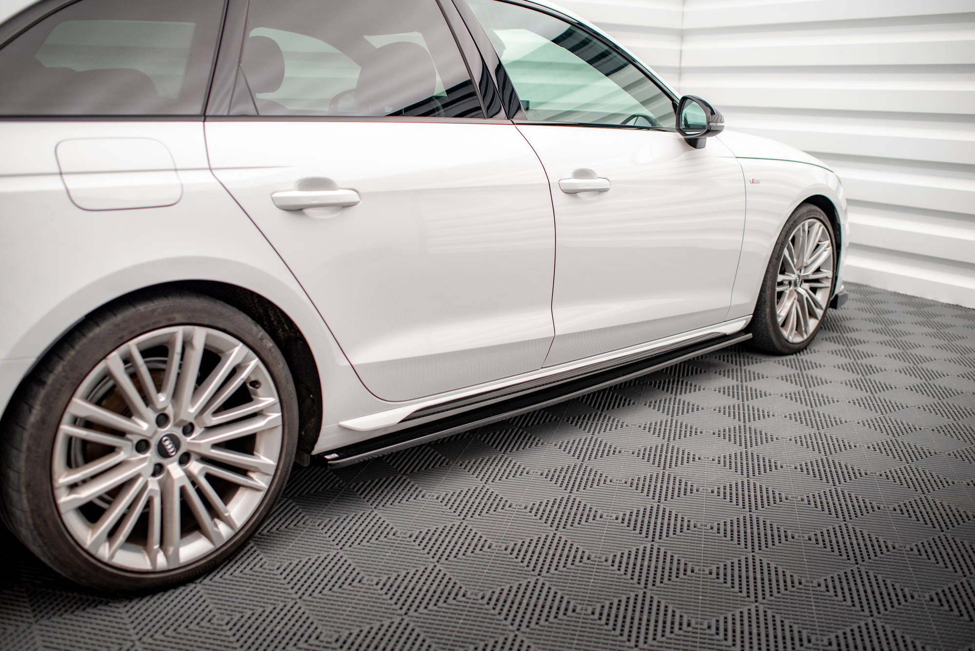 Sarja Splitters Audi A4 S-Line B9-kasvojenkorotus