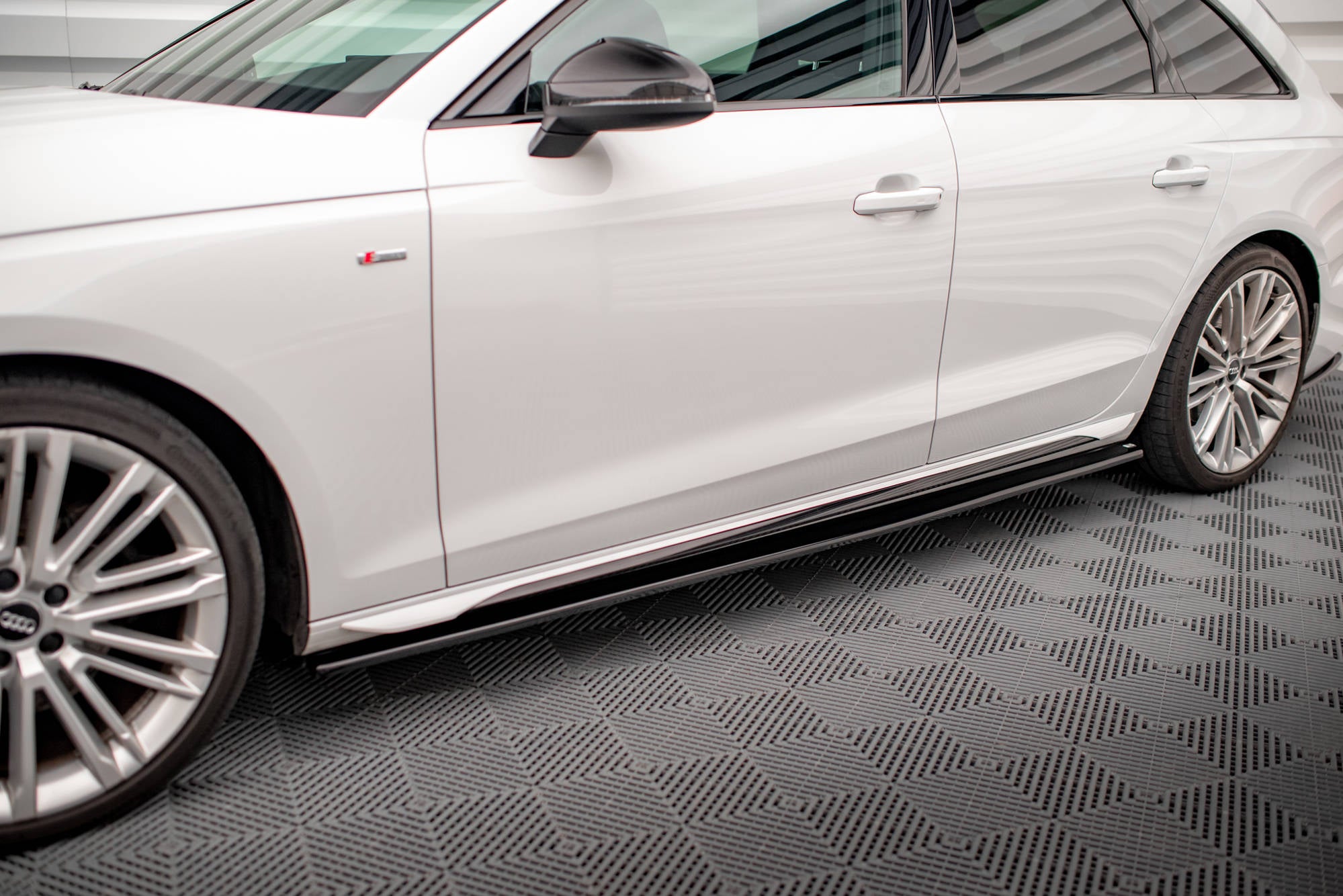 Sarja Splitters Audi A4 S-Line B9-kasvojenkorotus