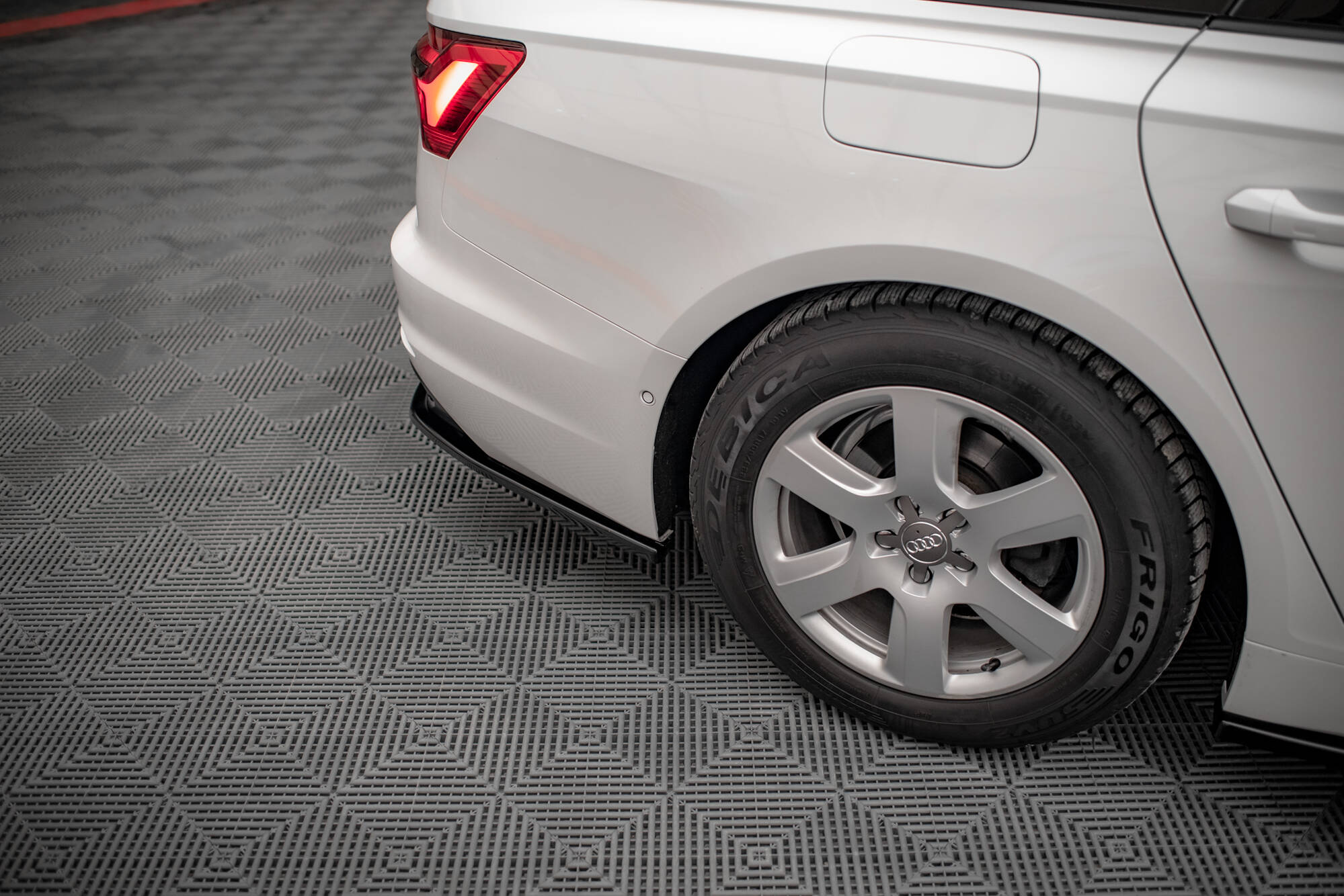 Set of splitters audi a6 sedan c8