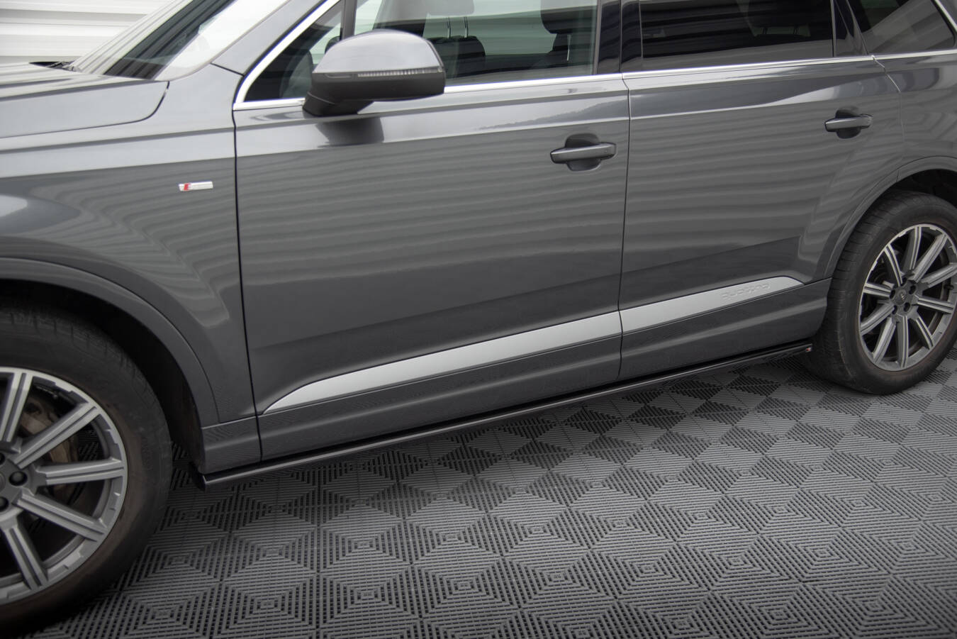 Sarja Splitters Audi Q7 MK2