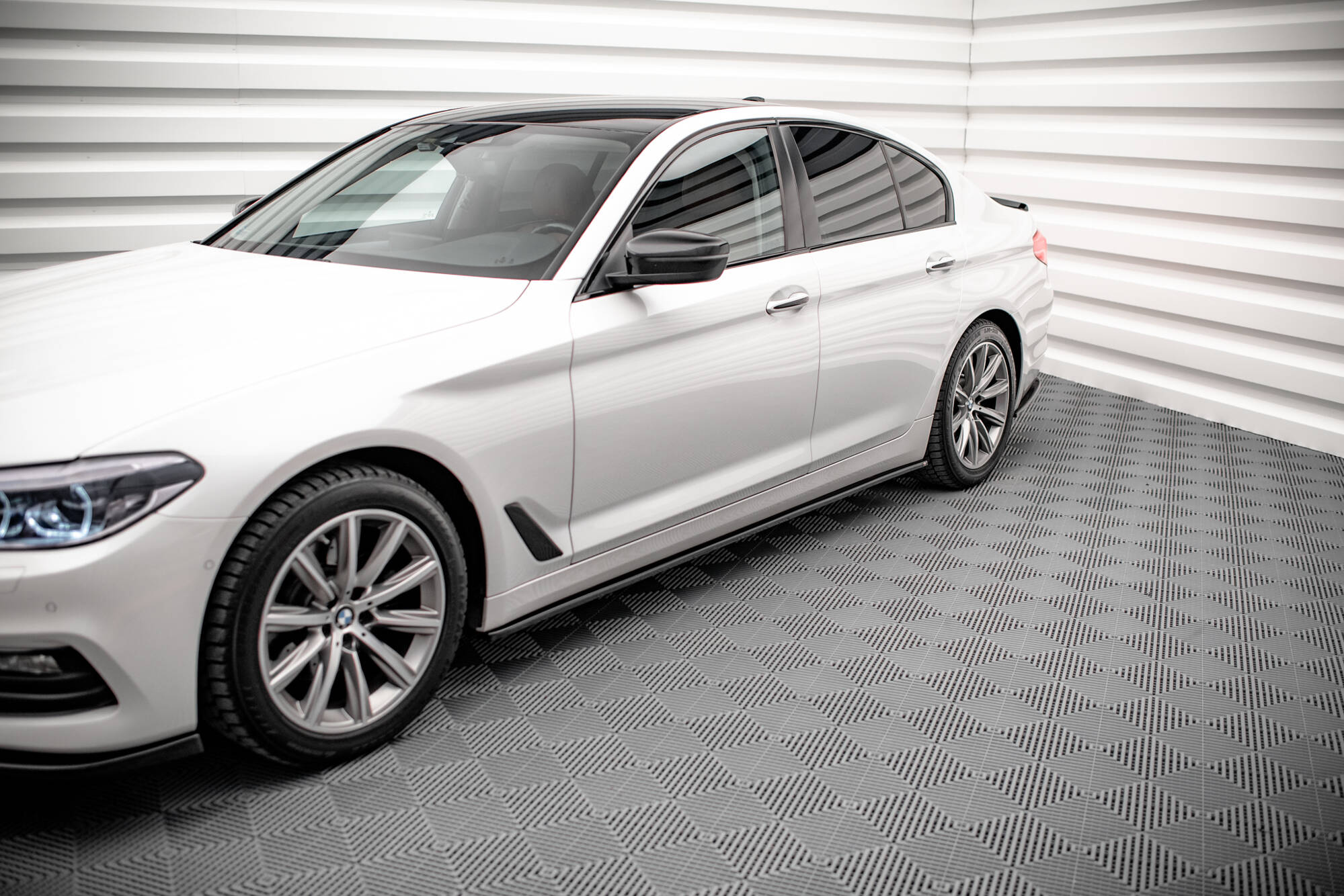 Sæt med splitters BMW 5 siden G30