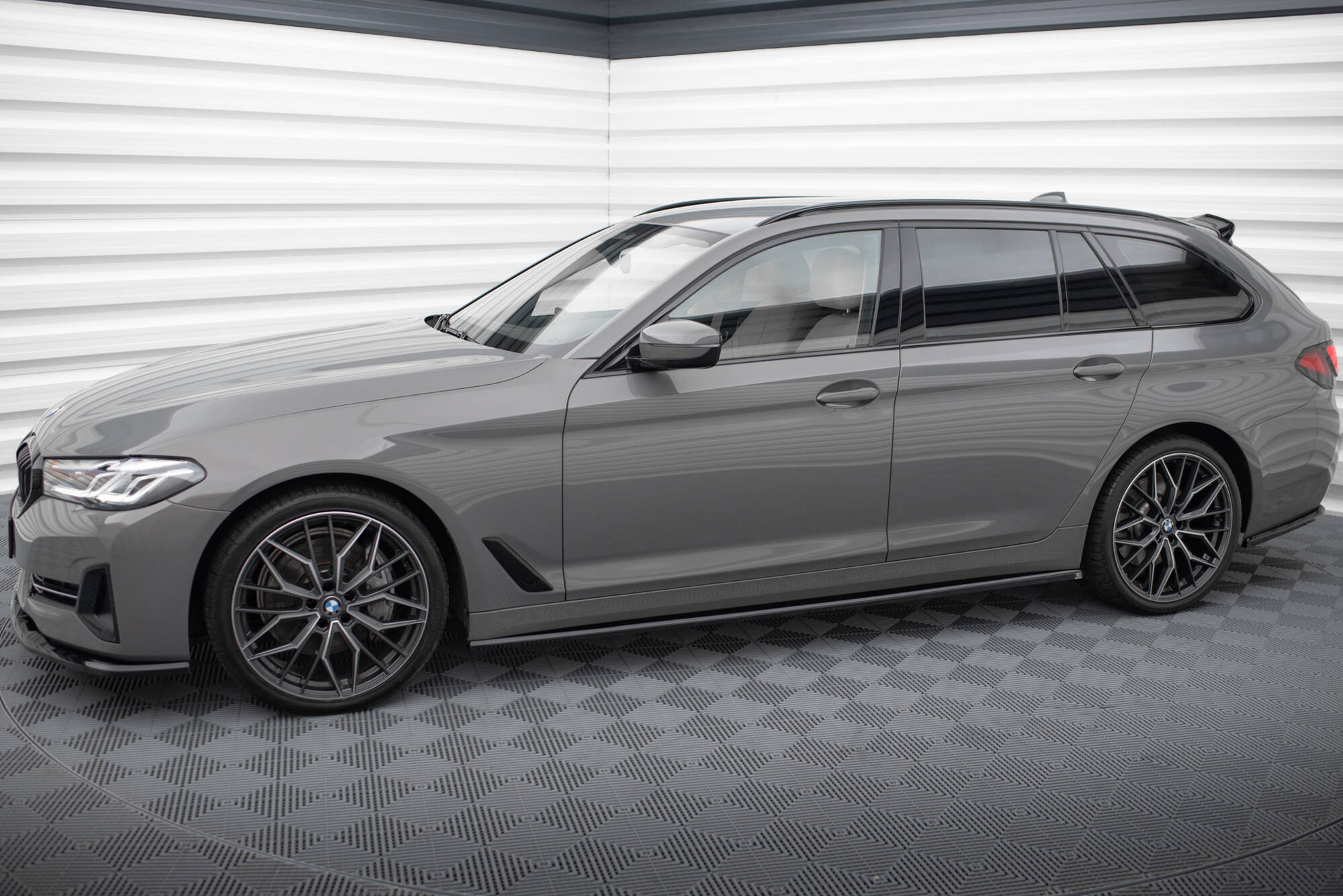 Set of splitters bmw 5 touring g31