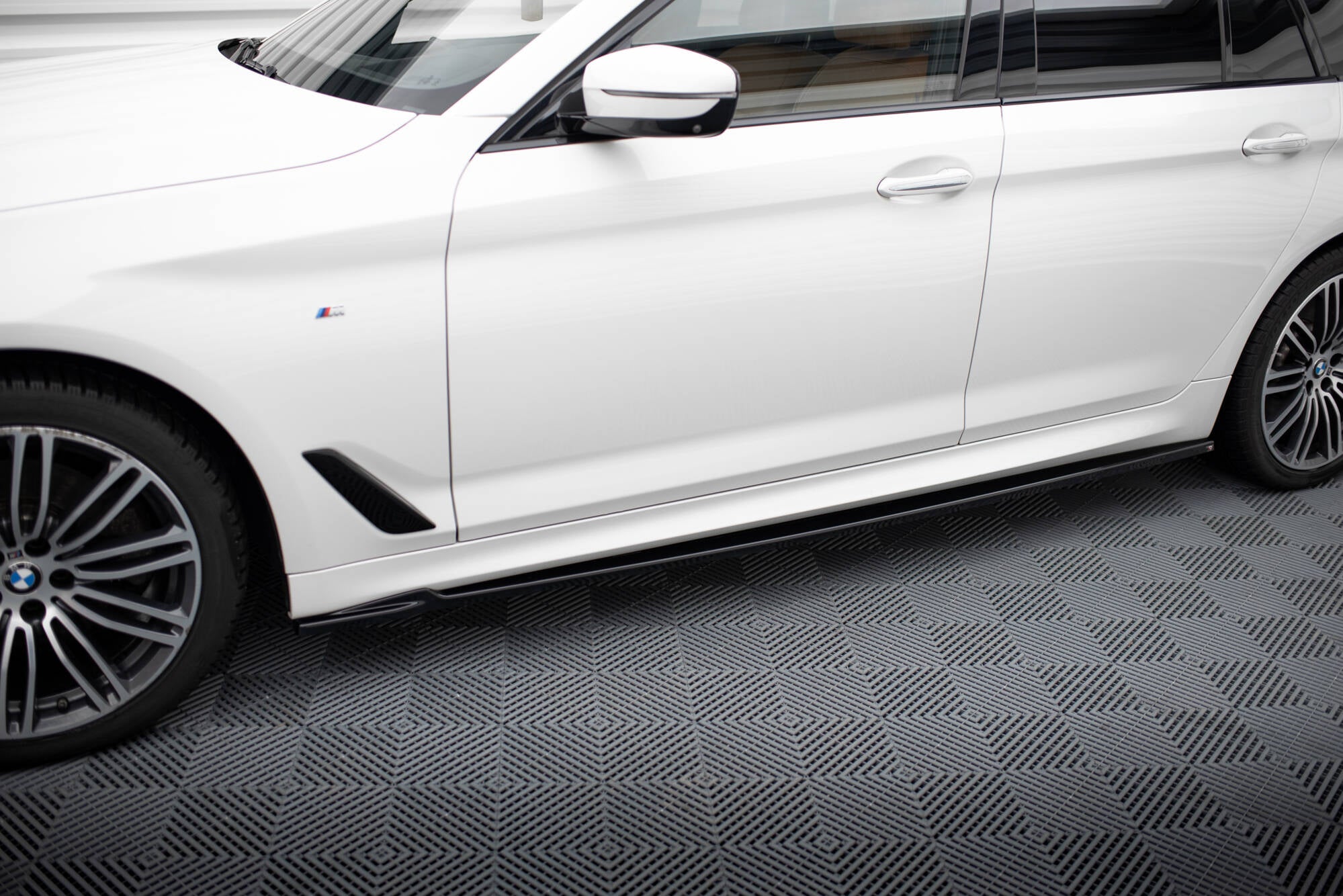 Sarja Splitters BMW 5 Touring M-Pack G31