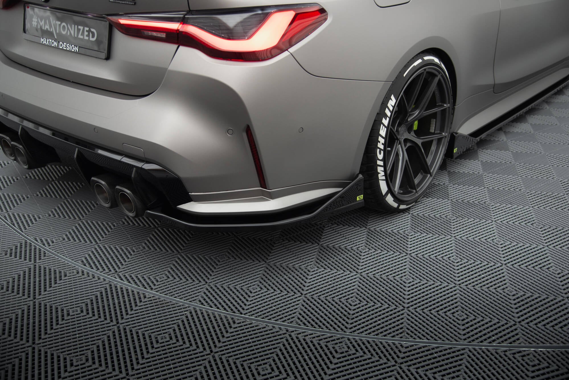 Sarja jakajamerkki BMW M4 G82