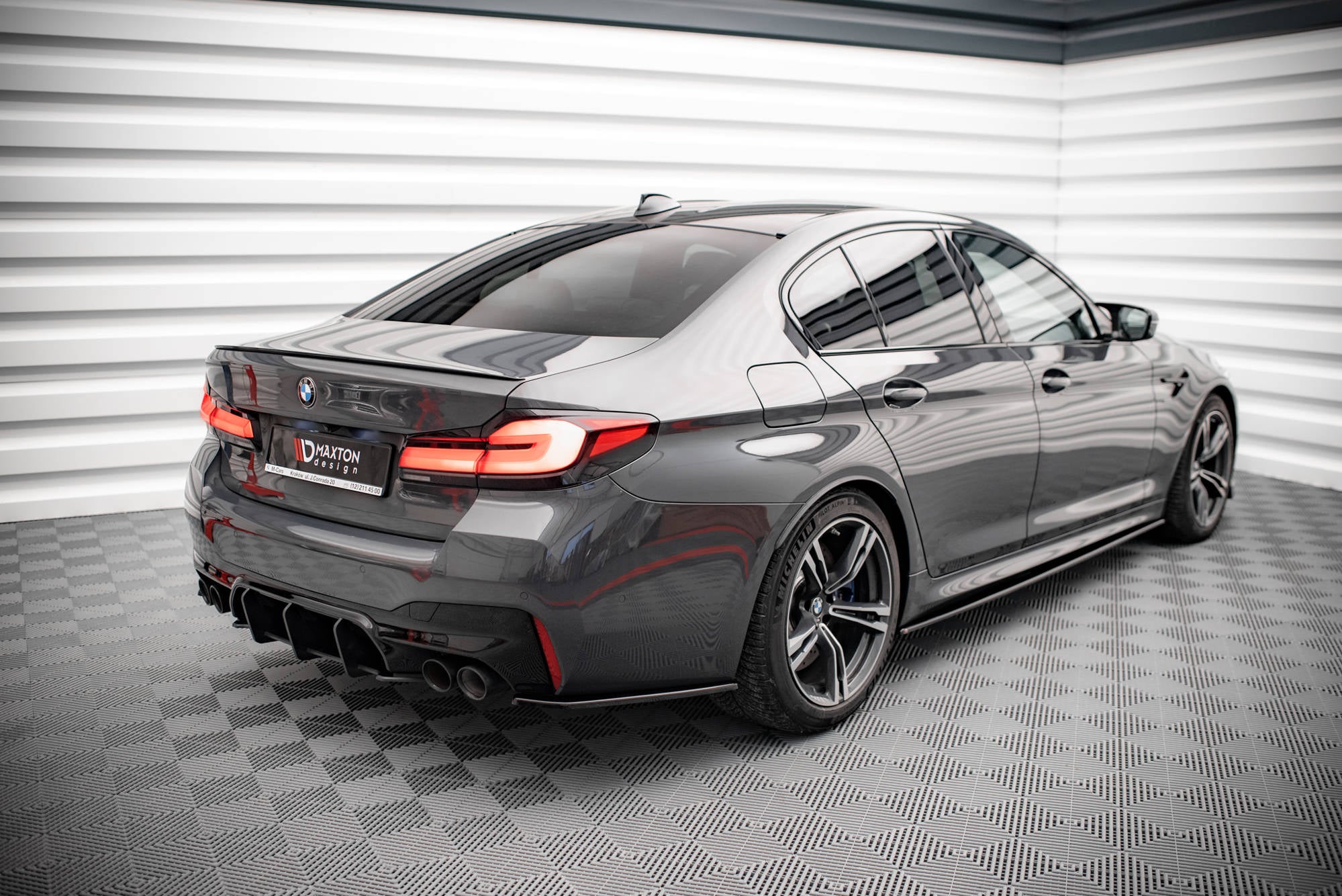 Sarja jakajamerkki BMW M5 F90 Facelift