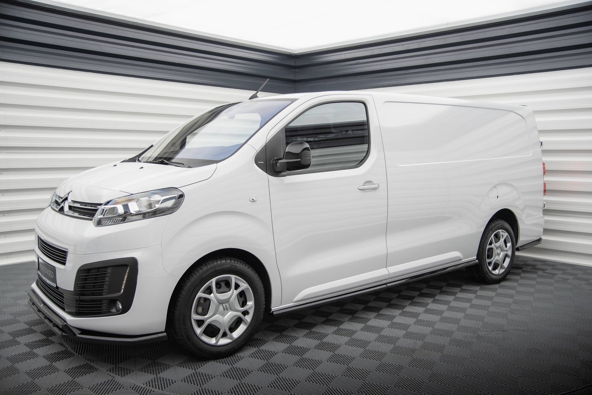 Sarja jakautujia Citroen Jumpyn l3 MK3