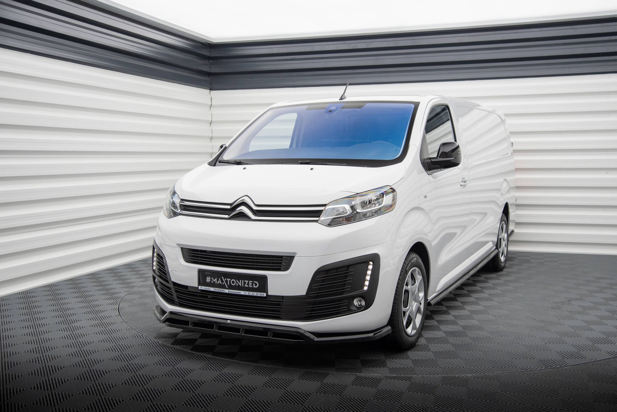 Sarja jakautujia Citroen Jumpyn l3 MK3