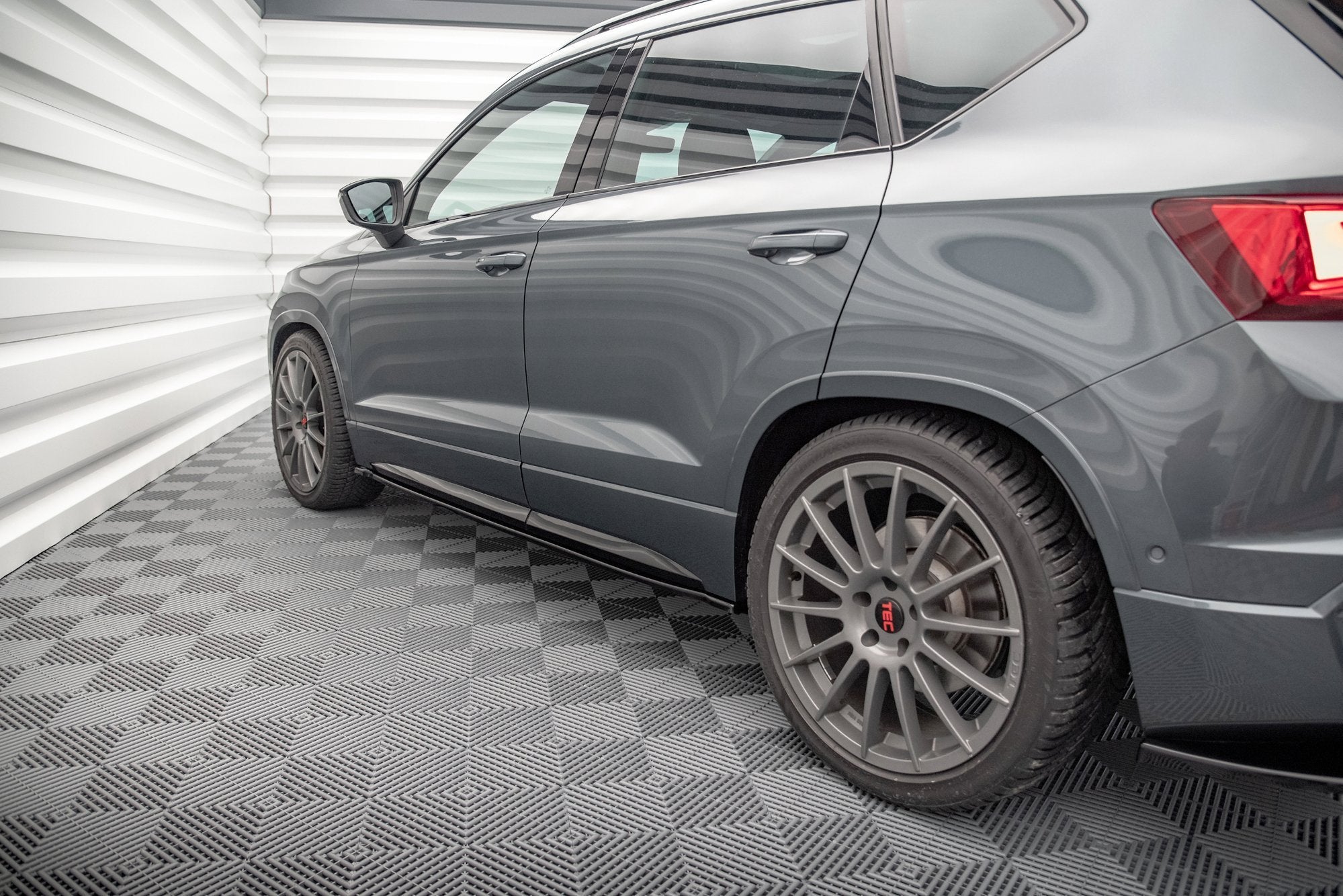 Sarja Splitters cupra ateca mk1 kasvojenkorotus