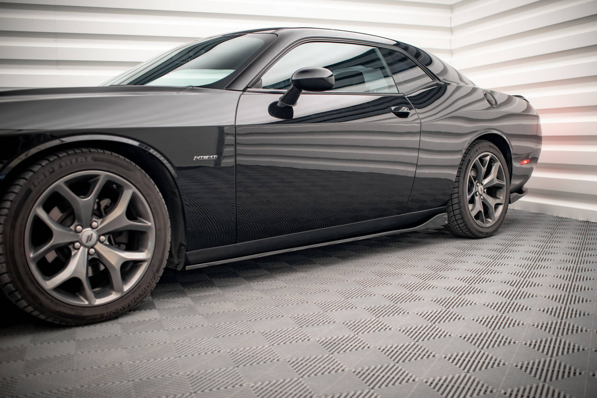 Sarja Splitters Dodge Challenger RT MK3 Facelift