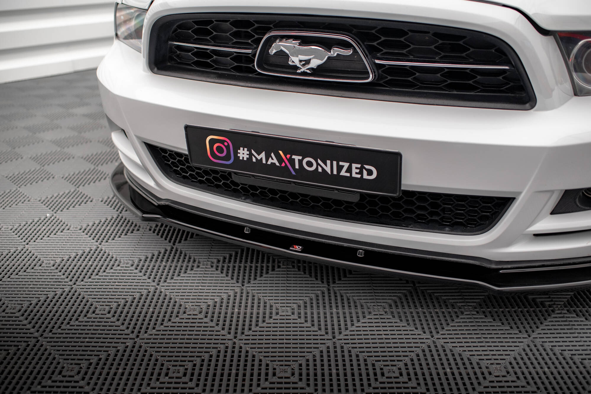 Sæt med splitters Ford Mustang Mk5 ansigtsløftning