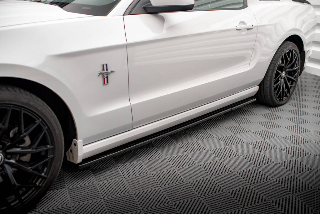 Sæt med splitters Ford Mustang Mk5 ansigtsløftning