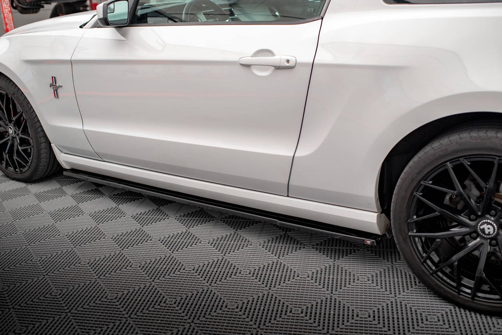 Sæt med splitters Ford Mustang Mk5 ansigtsløftning