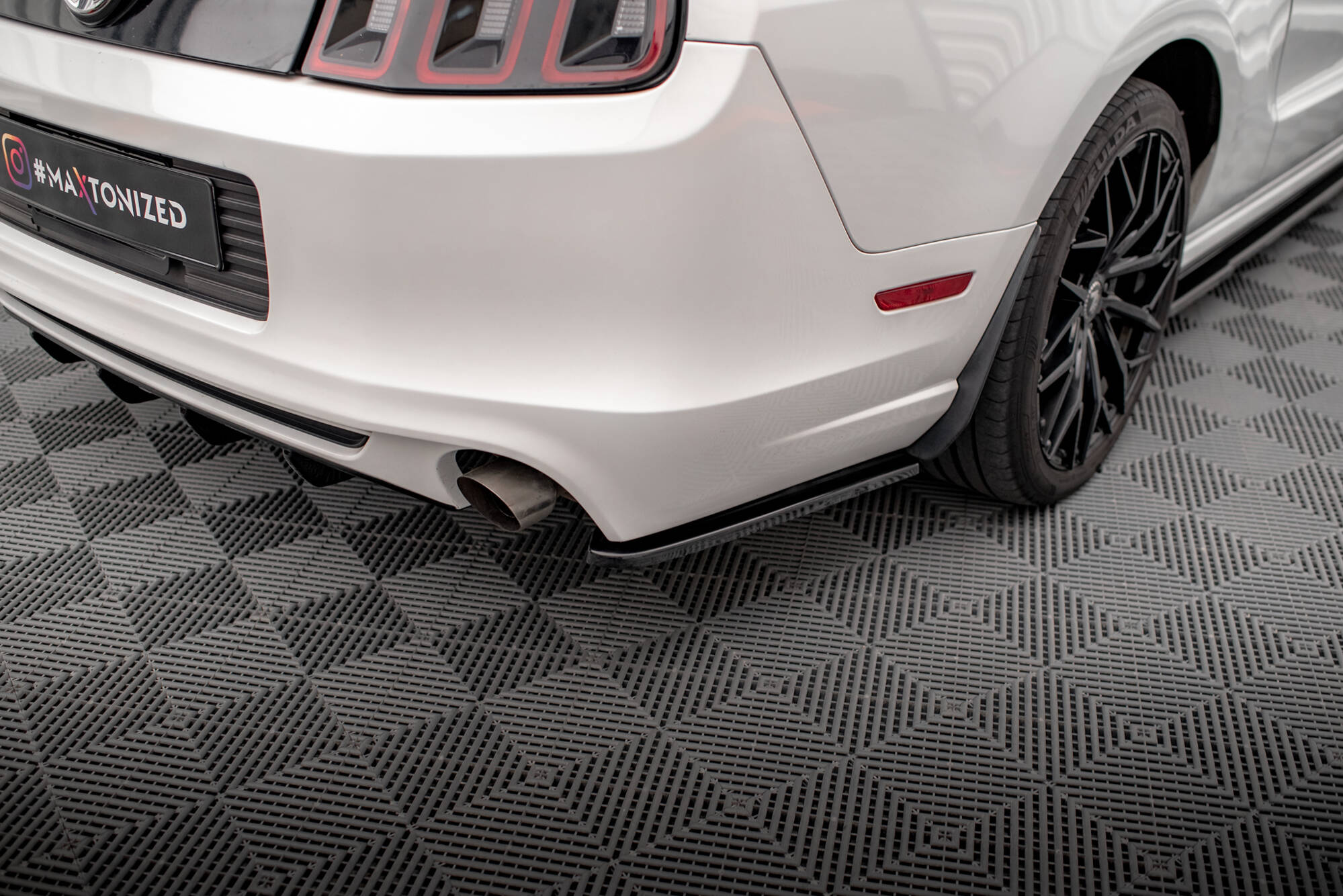 Sæt med splitters Ford Mustang Mk5 ansigtsløftning