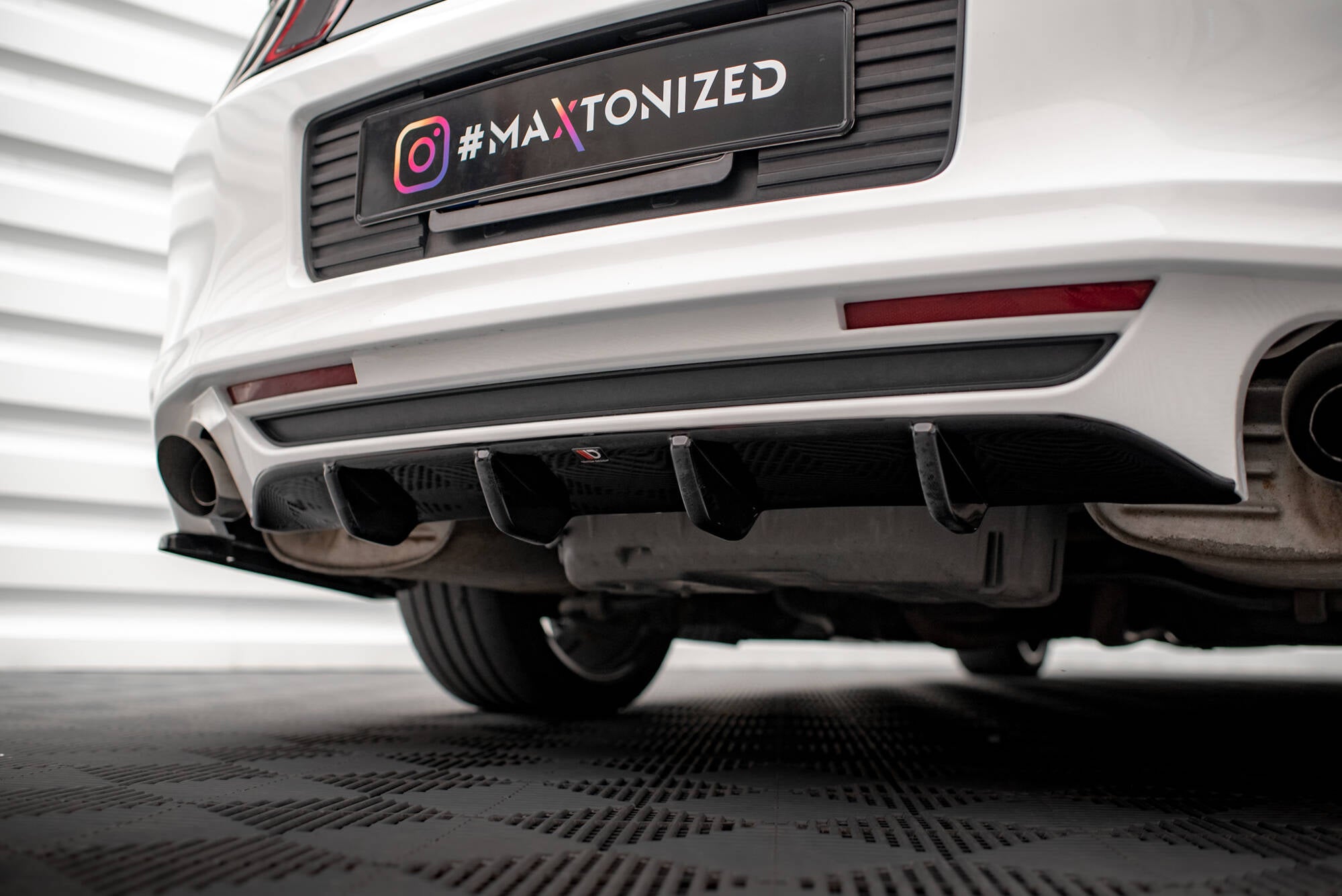 Sæt med splitters Ford Mustang Mk5 ansigtsløftning