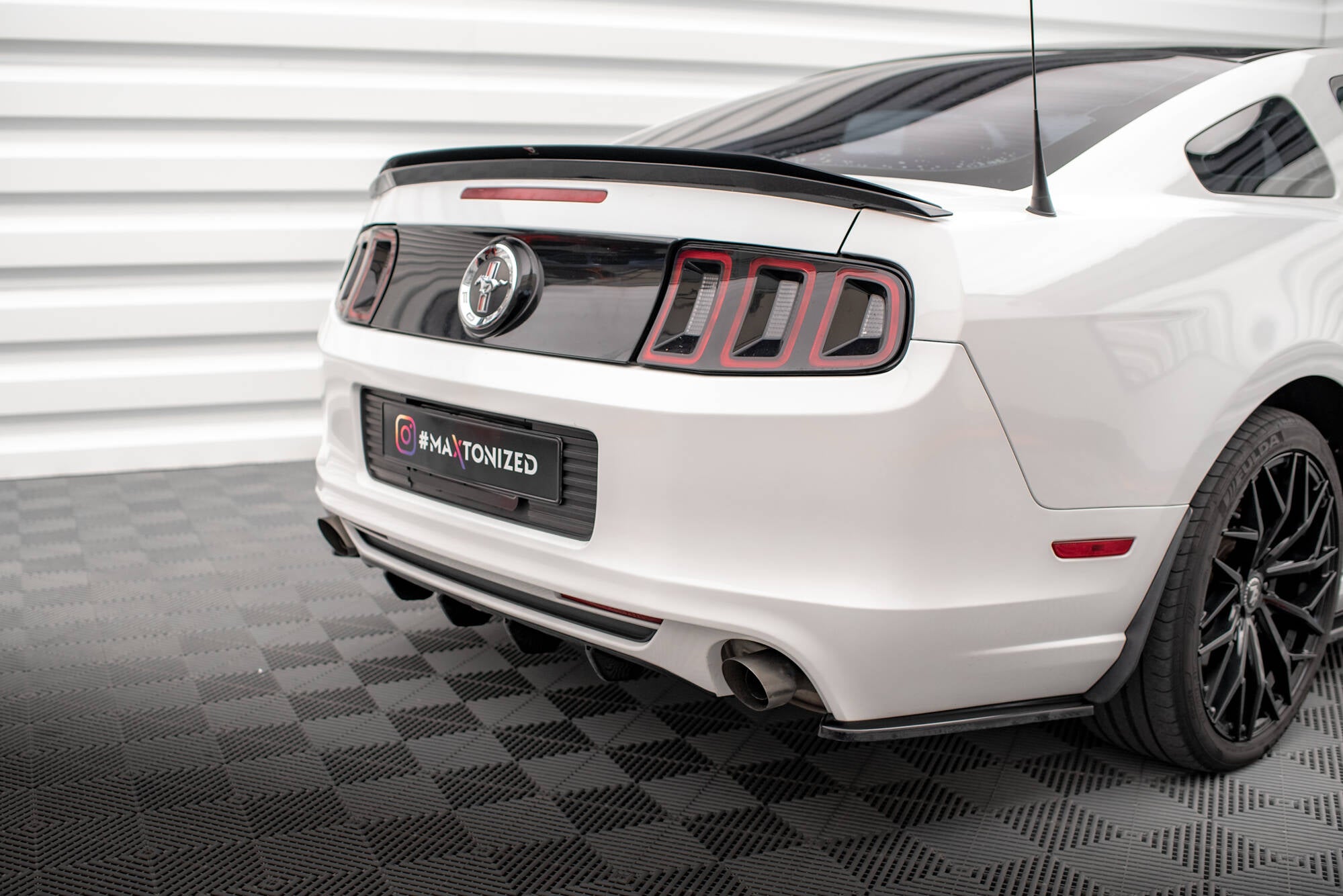 Sæt med splitters Ford Mustang Mk5 ansigtsløftning