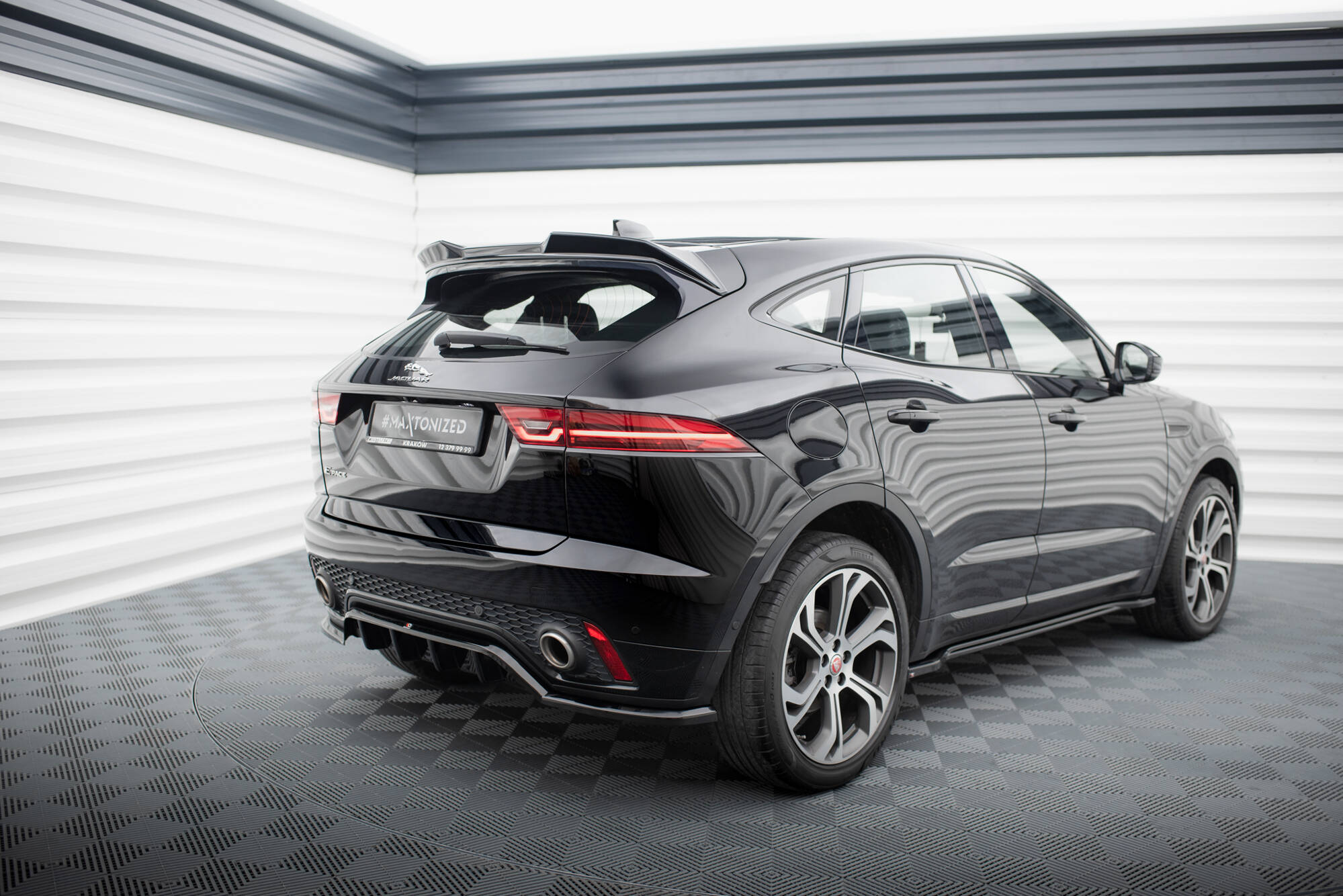 Sarja jaguar E-Pace R-dynaami MK1
