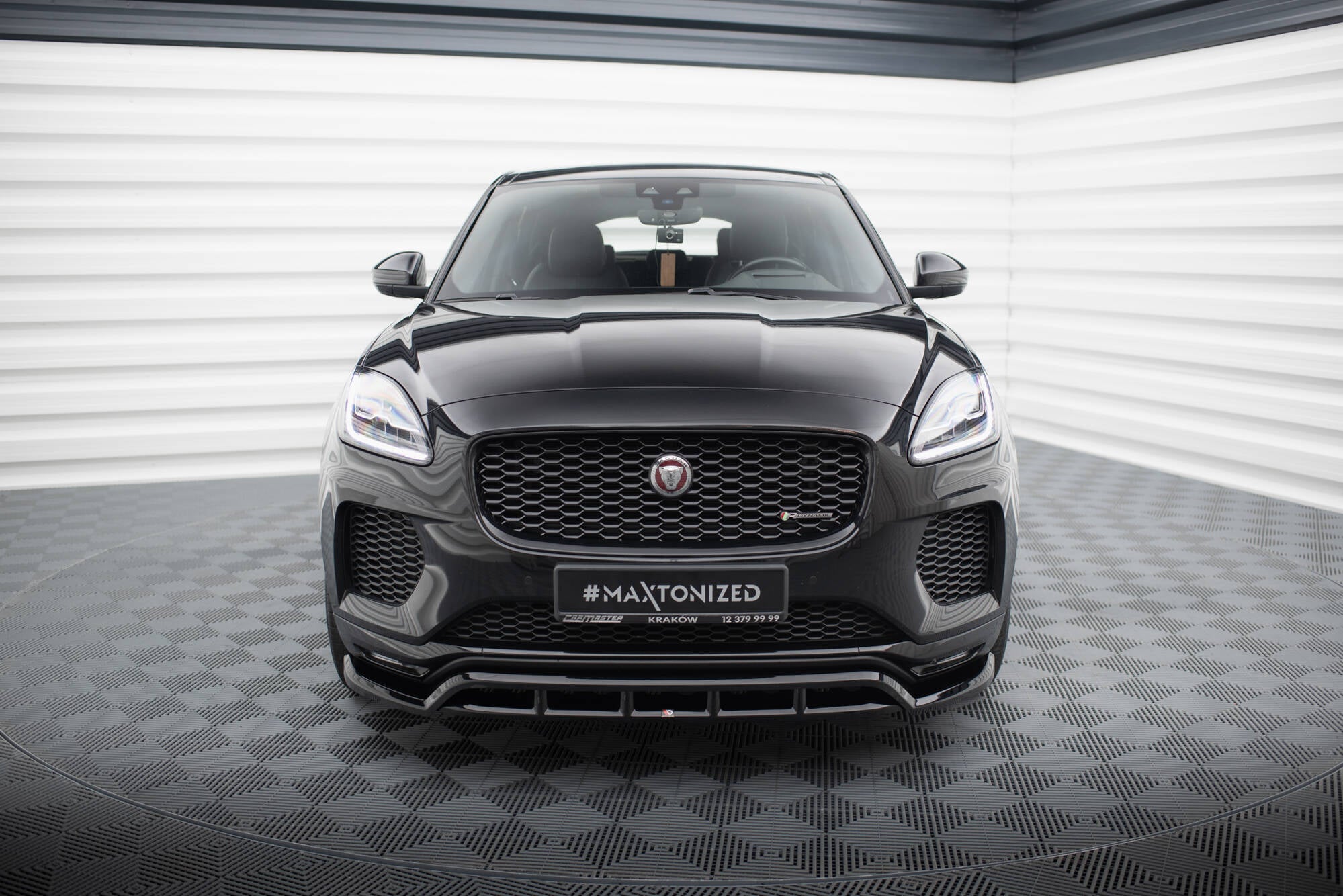 Sarja jaguar E-Pace R-dynaami MK1