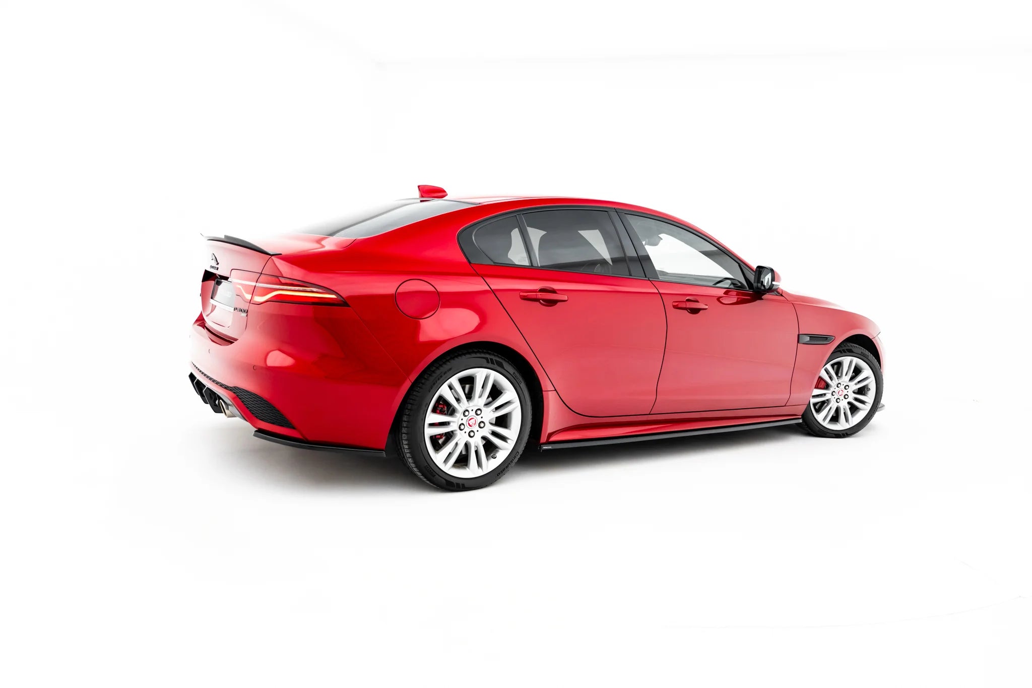 Set of splitters jaguar xe r-dynamic x760 facelift
