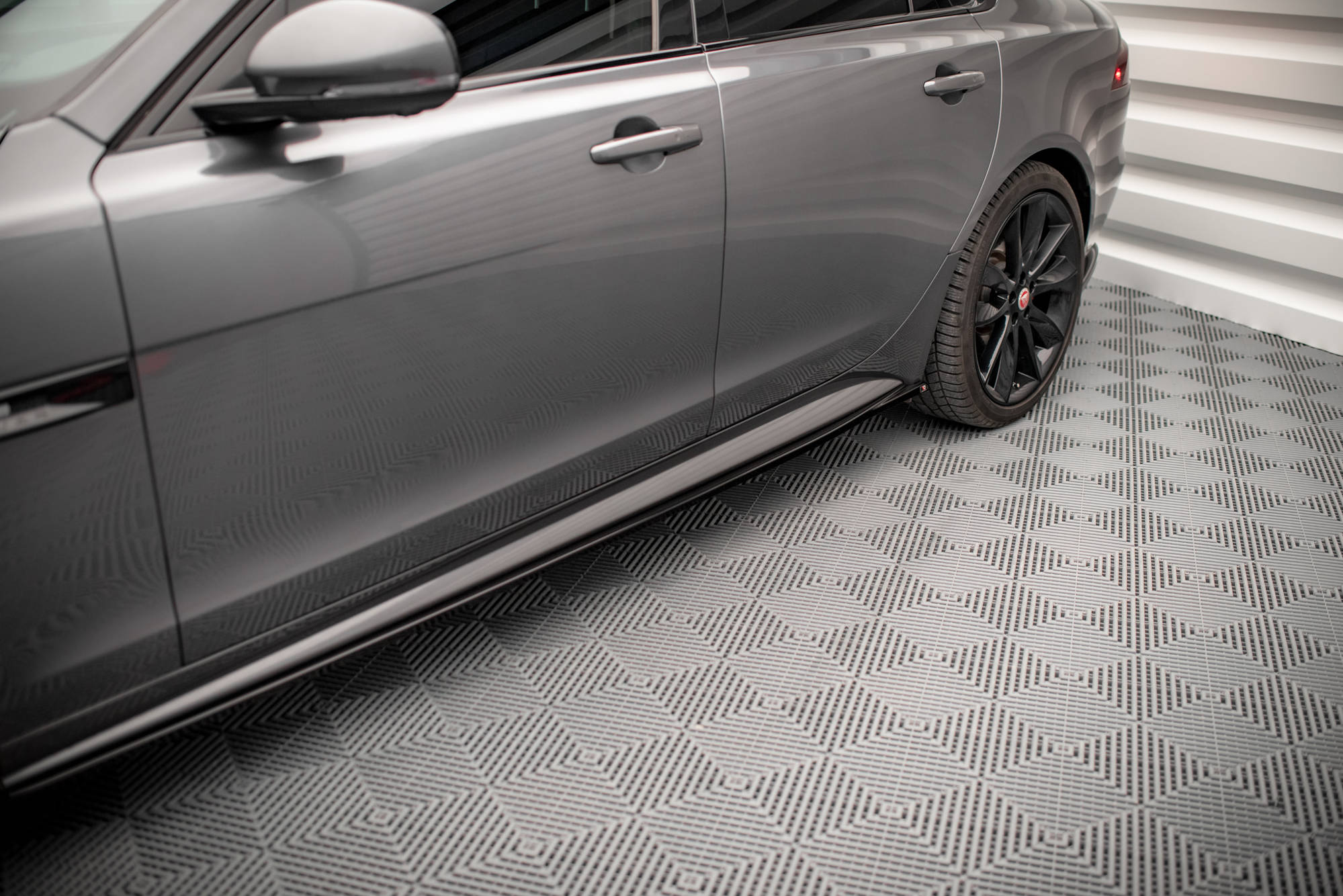 Sarja jaguar XF R-Sport Mk2