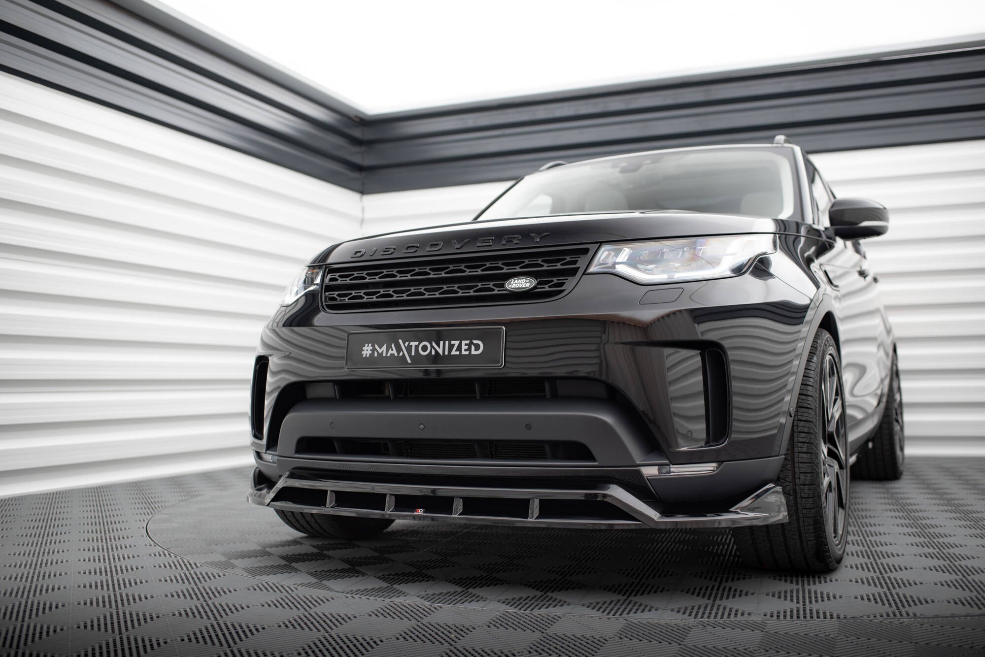 Sarja Land Rover Discovery HSE MK5
