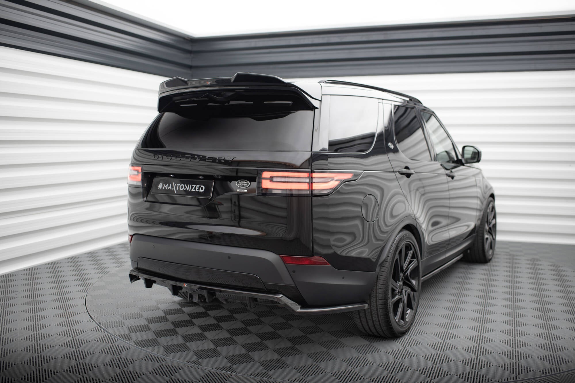 Sarja Land Rover Discovery HSE MK5