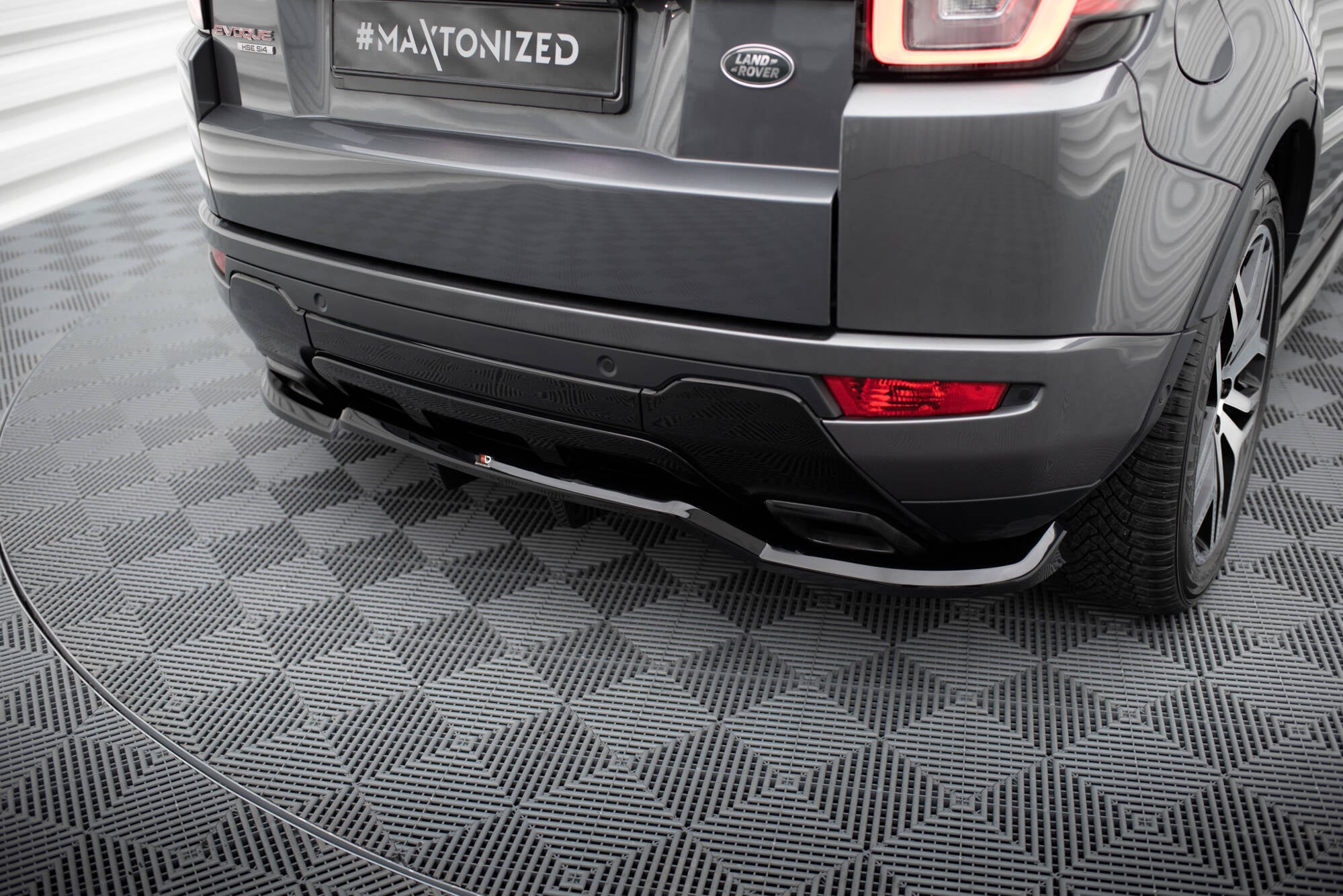 Sarja Land Rover Range Rover Evoque HSE Dynamic MK1 -kasvojenkorotus