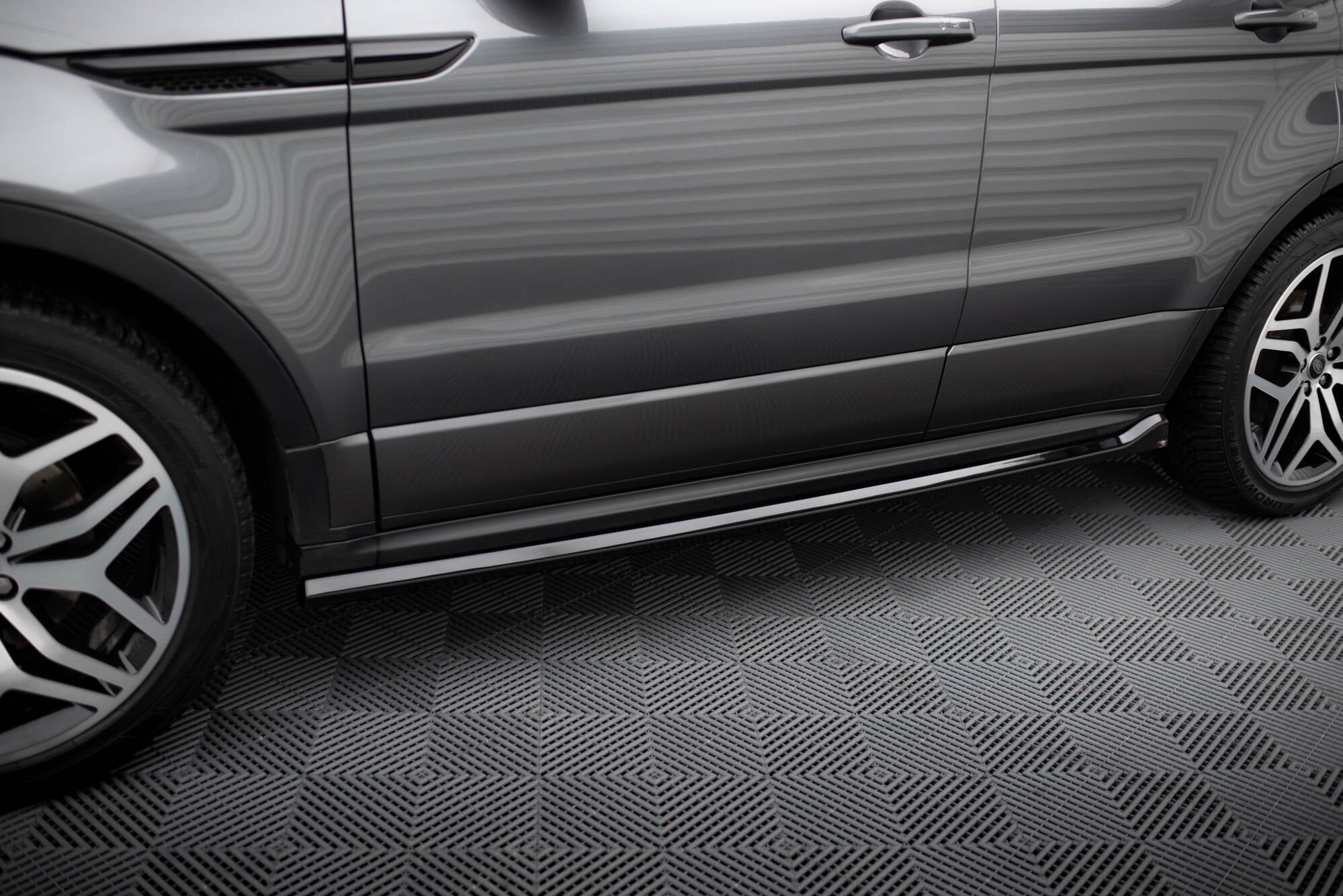 Sarja Land Rover Range Rover Evoque HSE Dynamic MK1 -kasvojenkorotus