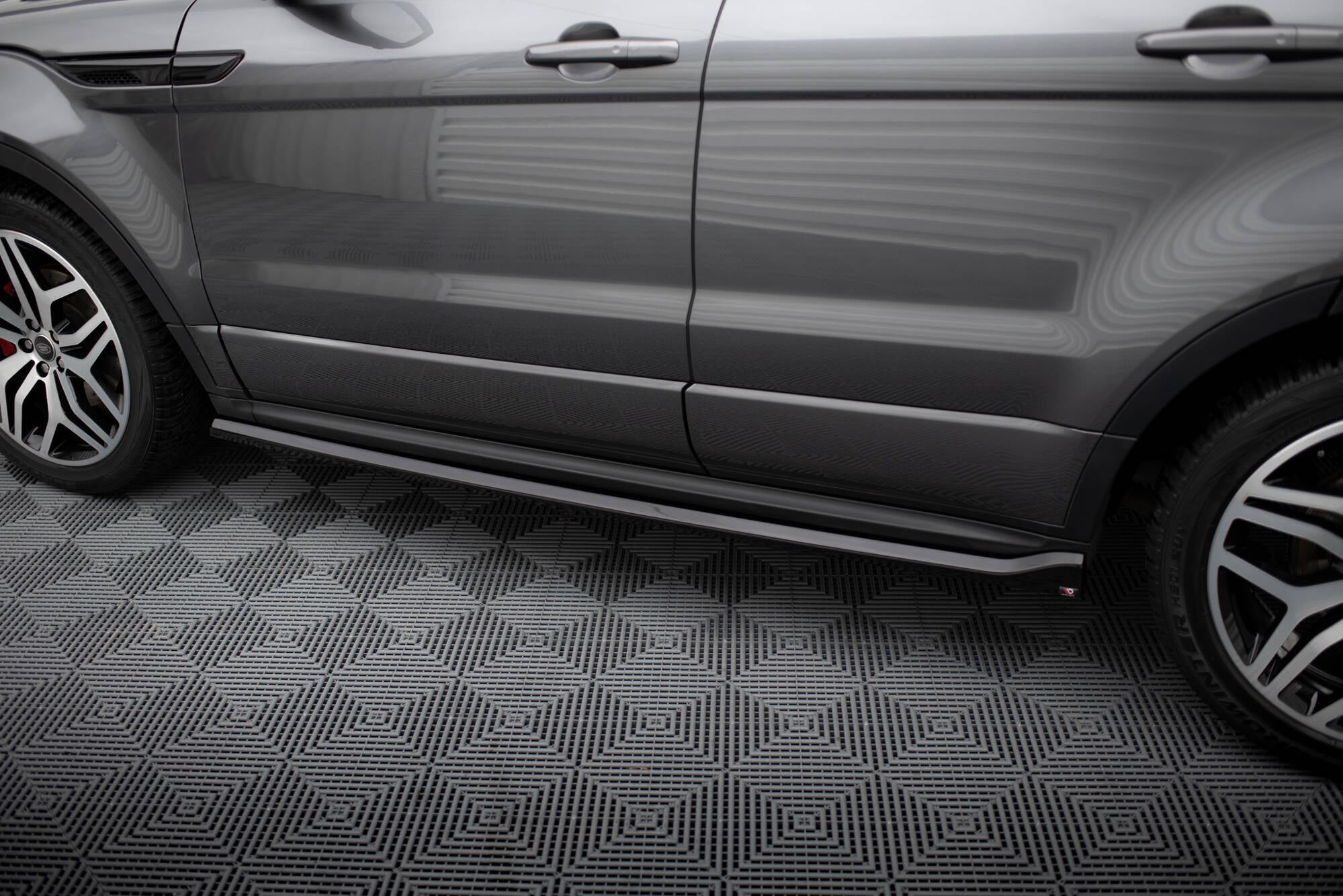 Sarja Land Rover Range Rover Evoque HSE Dynamic MK1 -kasvojenkorotus