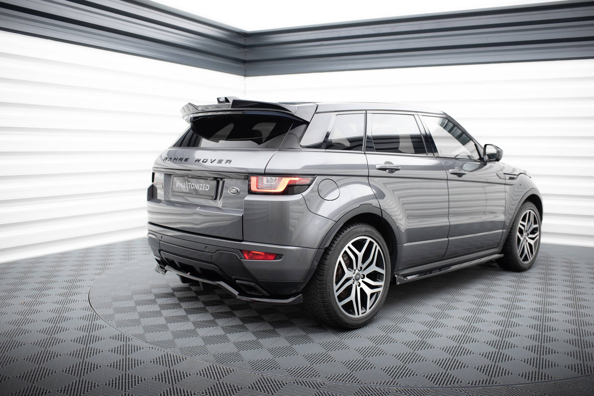 Sarja Land Rover Range Rover Evoque HSE Dynamic MK1 -kasvojenkorotus