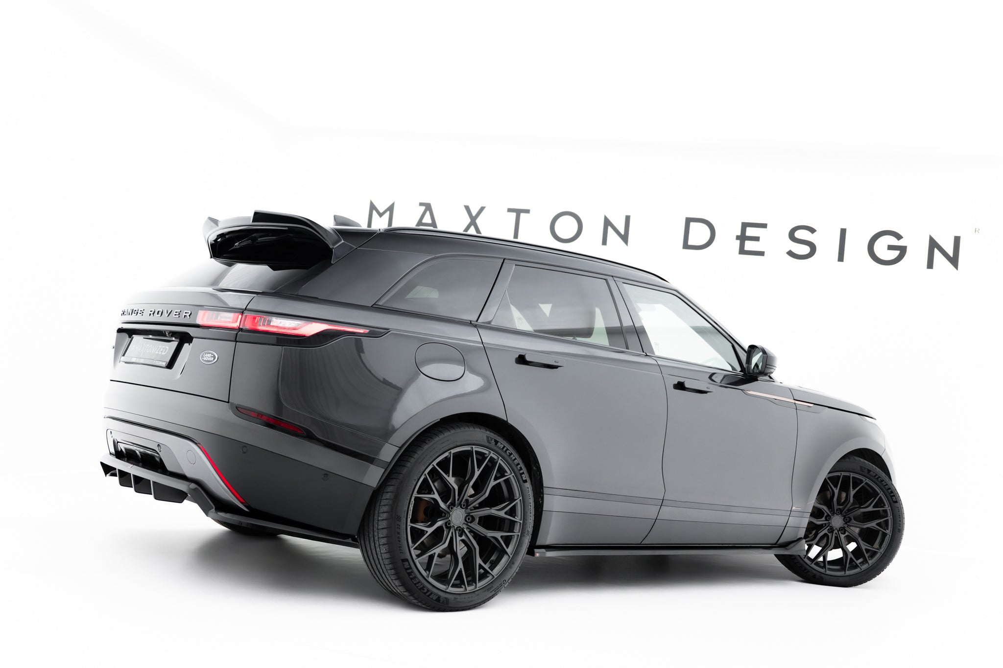 Jakosarja Land Rover Range Rover Velar R-Dynamic mk1 (sarja ei ole yhteensopiva vetokoukun kanssa)