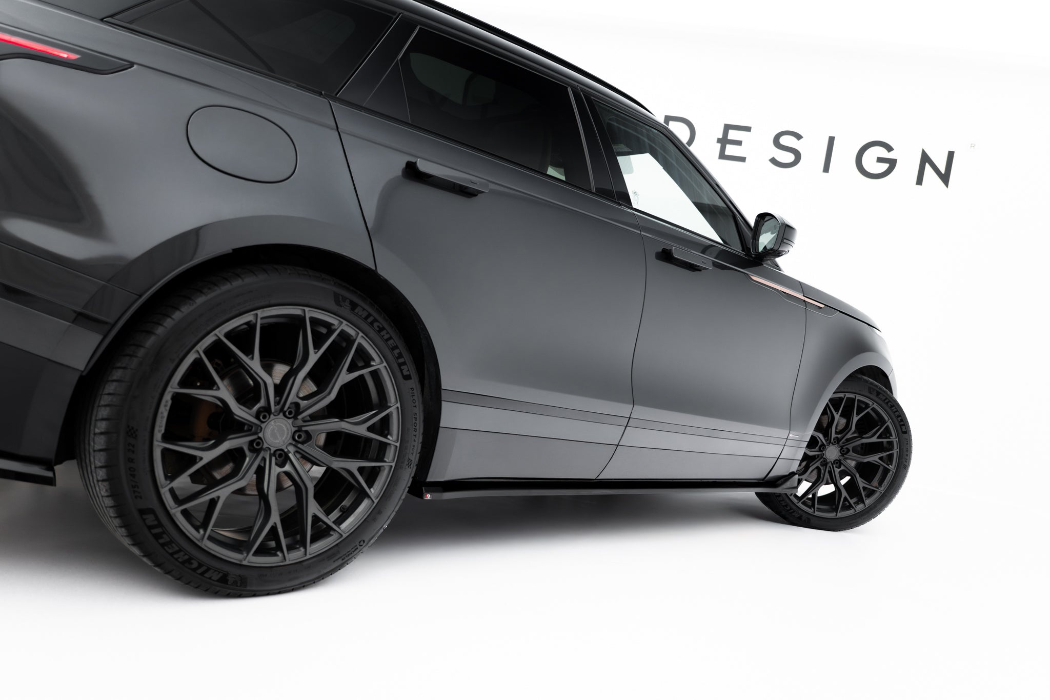 Jakosarja Land Rover Range Rover Velar R-Dynamic mk1 (sarja ei ole yhteensopiva vetokoukun kanssa)