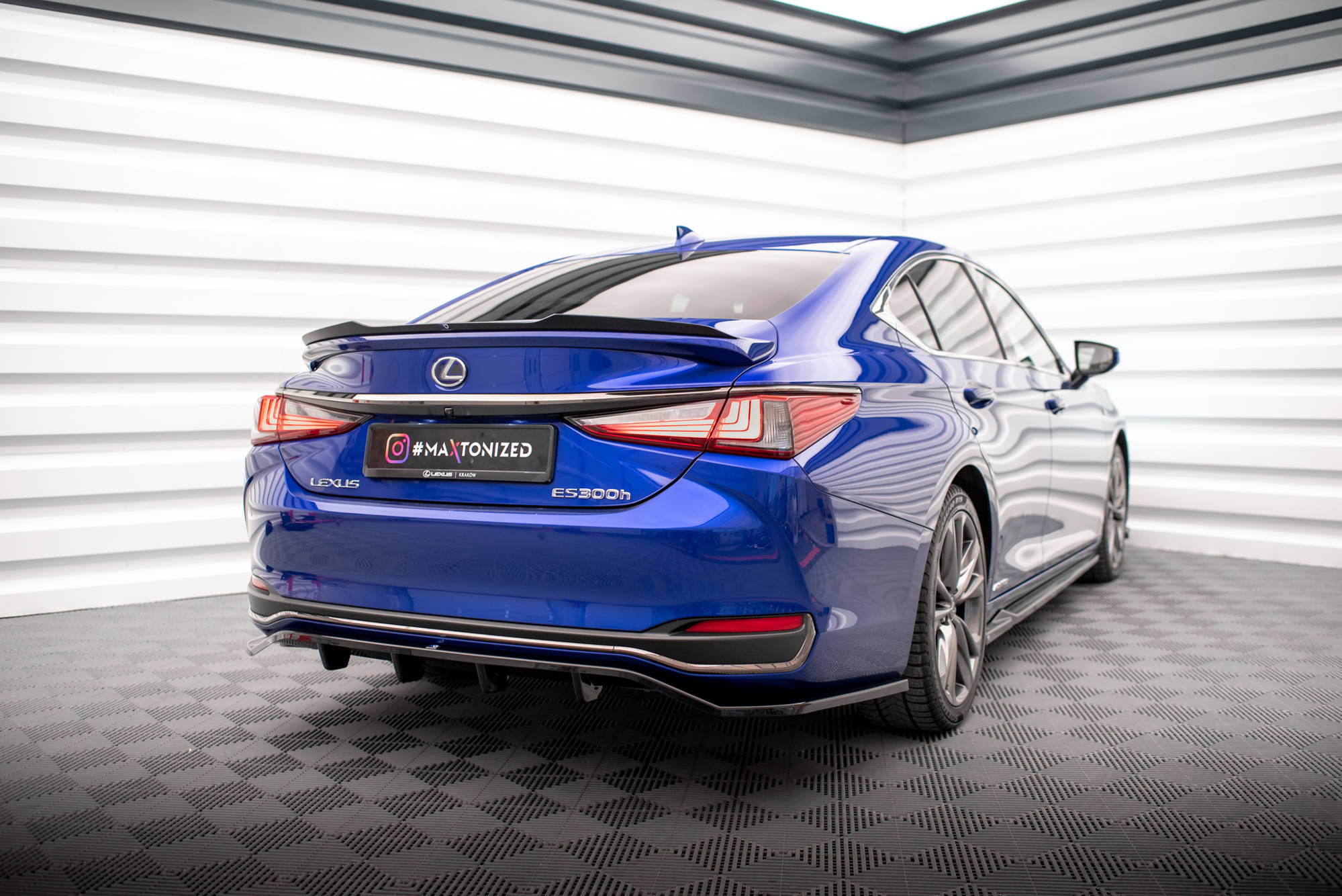 Set of splitters lexus es f sport mk7