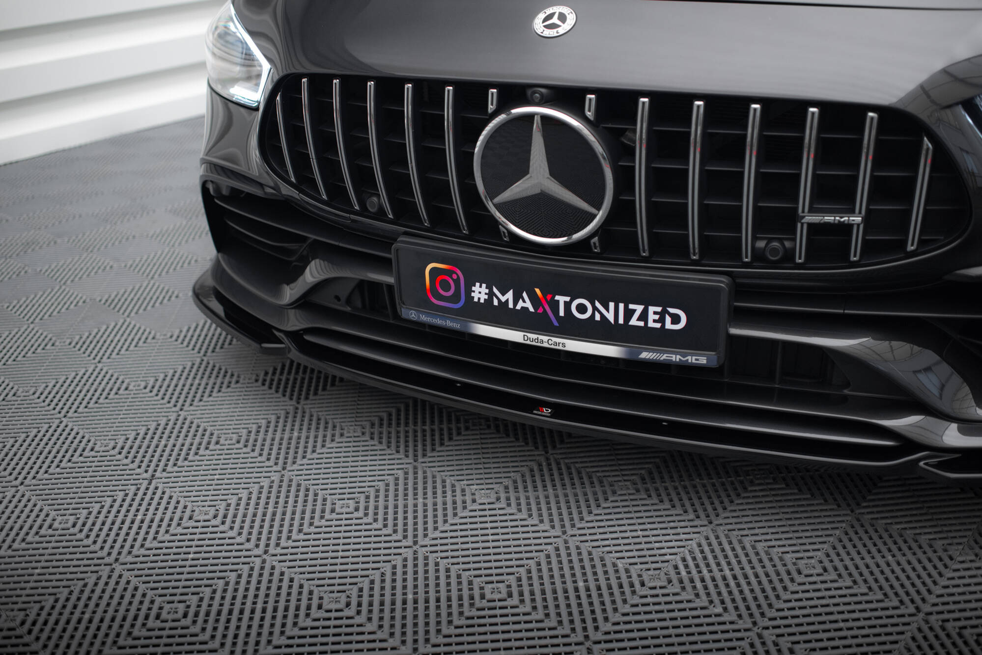 Sarja Mercedes-AMG GT 53 4 -oven kupeus