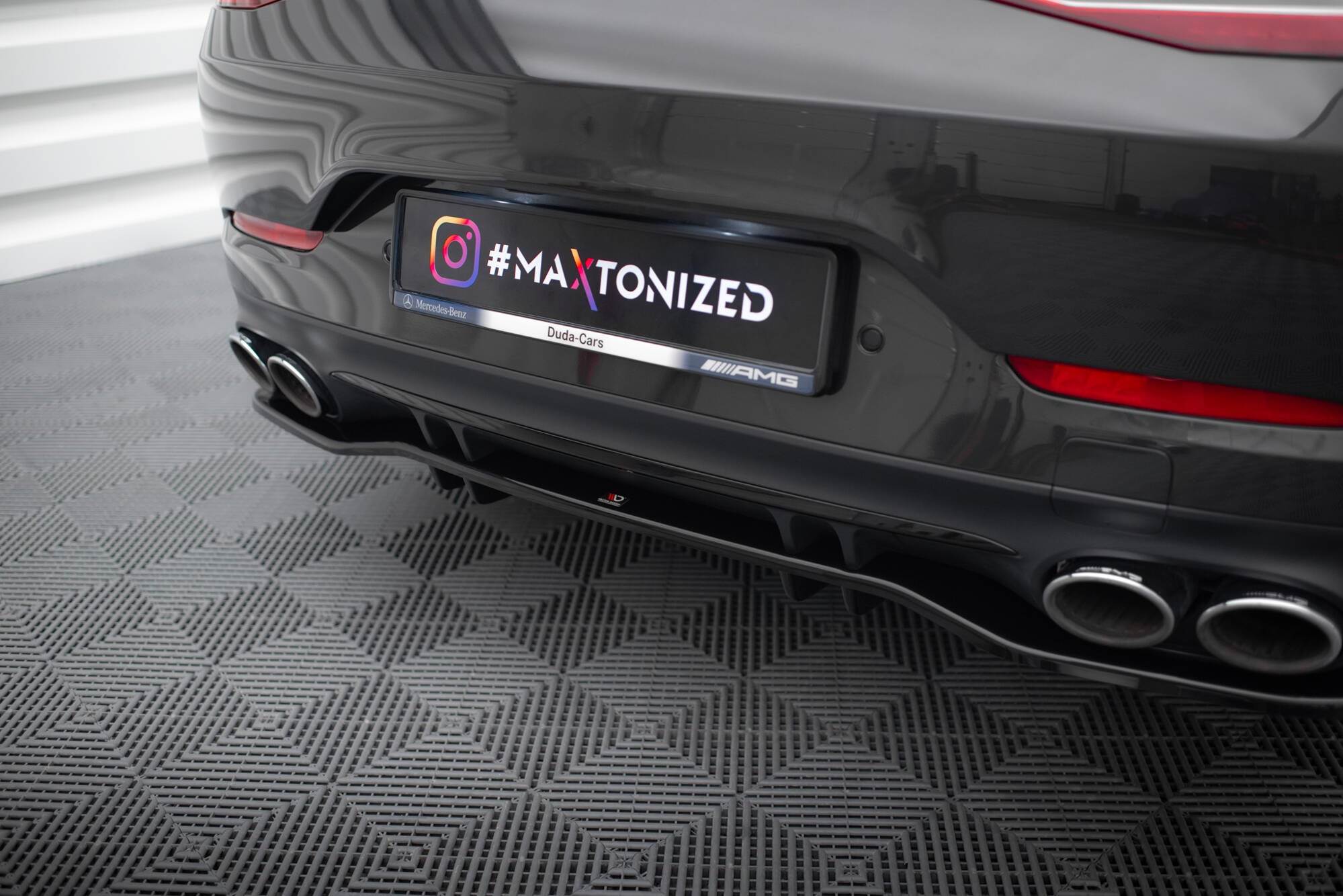 Sarja Mercedes-AMG GT 53 4 -oven kupeus