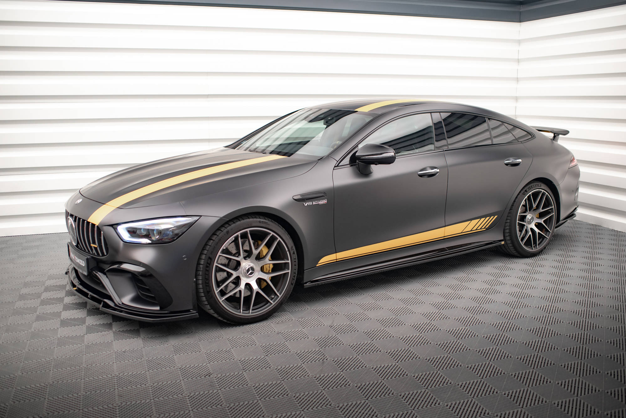 Sarja halkaisija Mercedes-AMG GT 63S 4-oven coupe aero