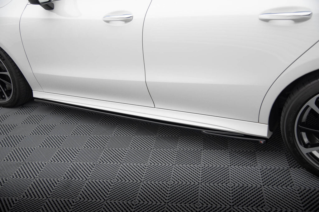 Sarja jakautujat Mercedes-Benz CLA Shooting Brake AMG-Line X118