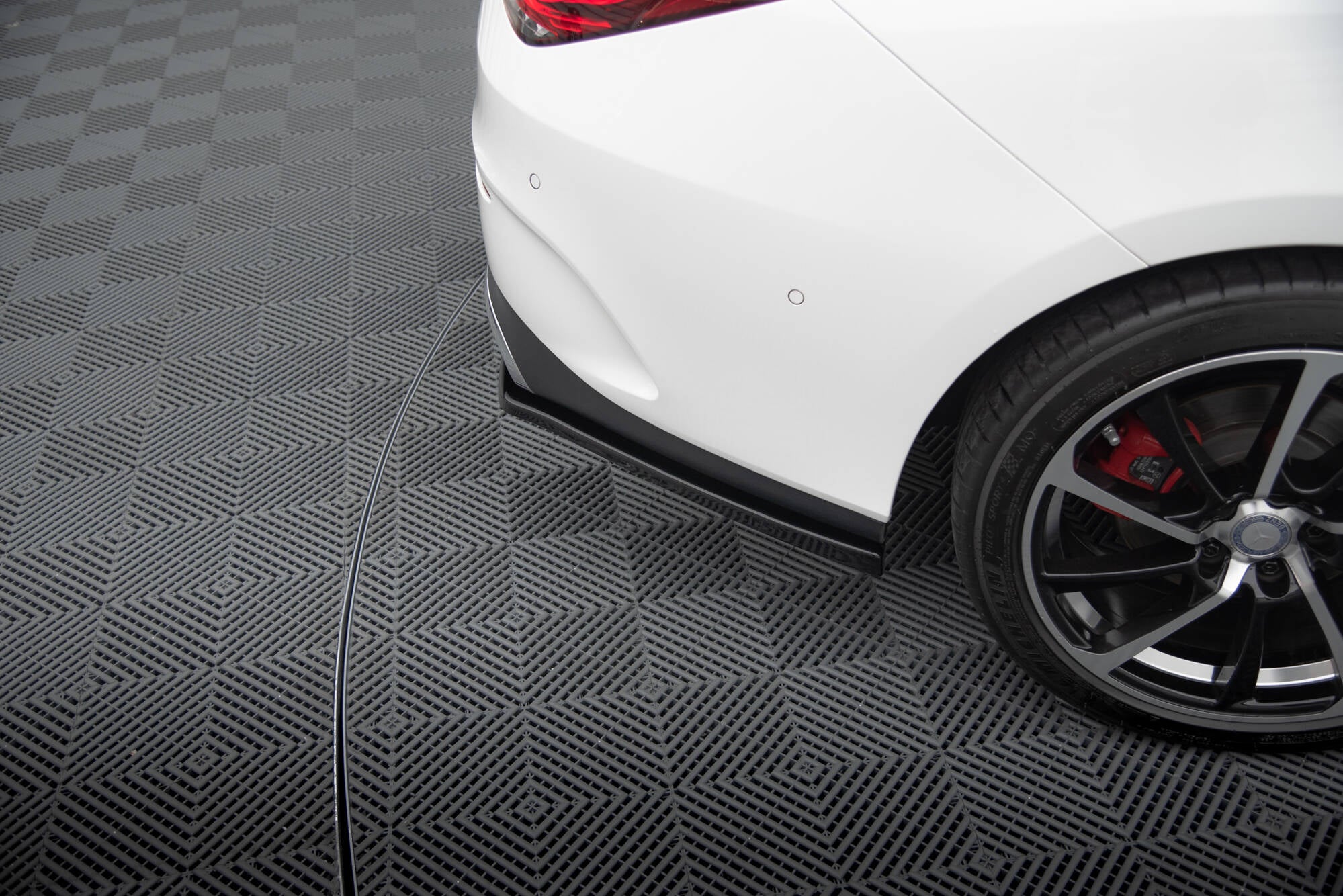 Sarja jakautujat Mercedes-Benz CLA Shooting Brake AMG-Line X118