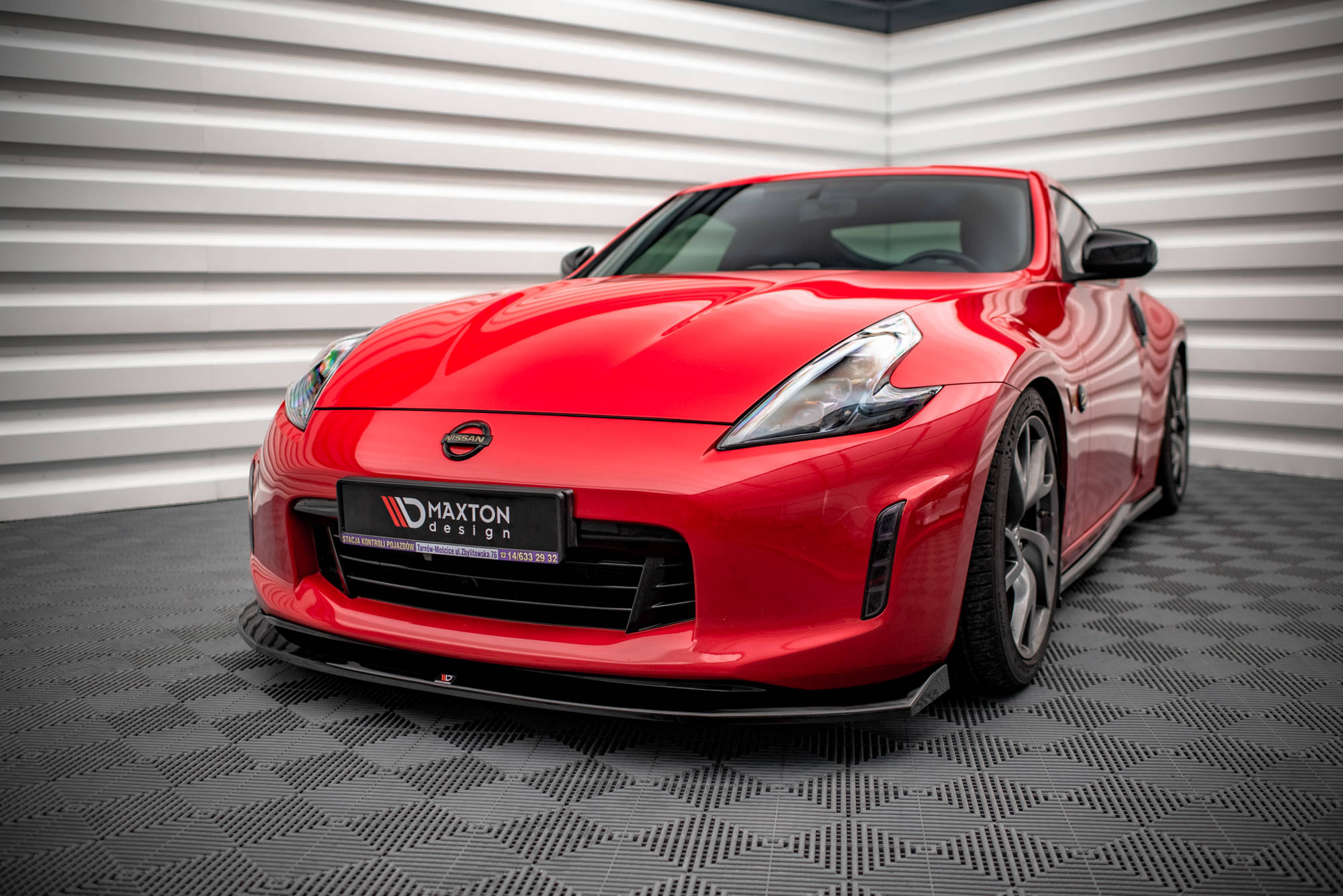 Sarja Splitters Nissan 370Z: n kasvojenkorotus
