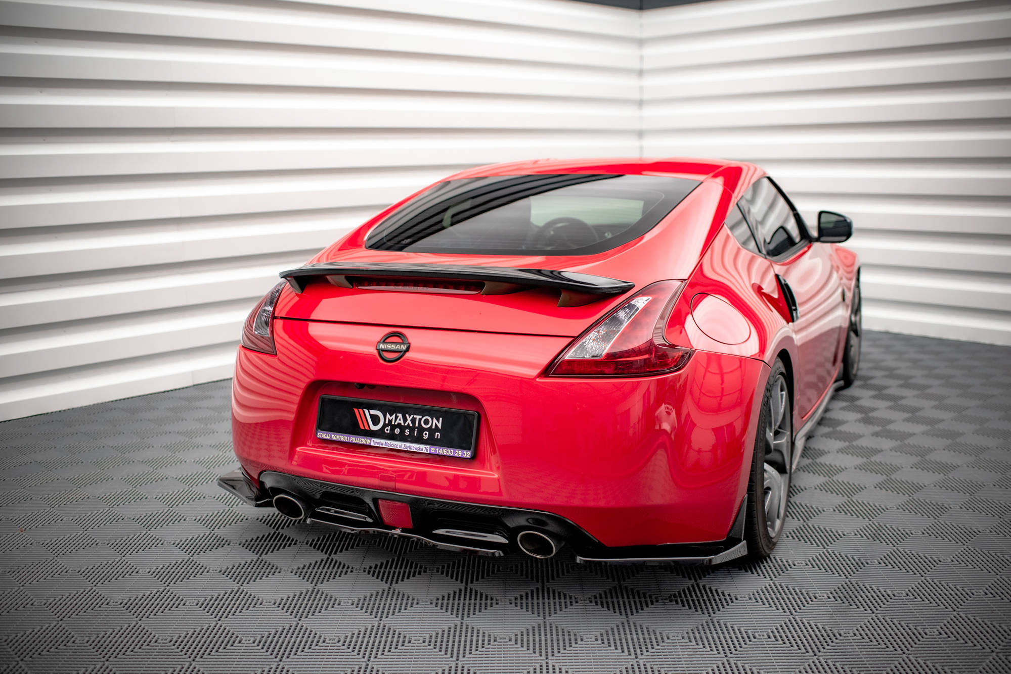 Sarja Splitters Nissan 370Z: n kasvojenkorotus