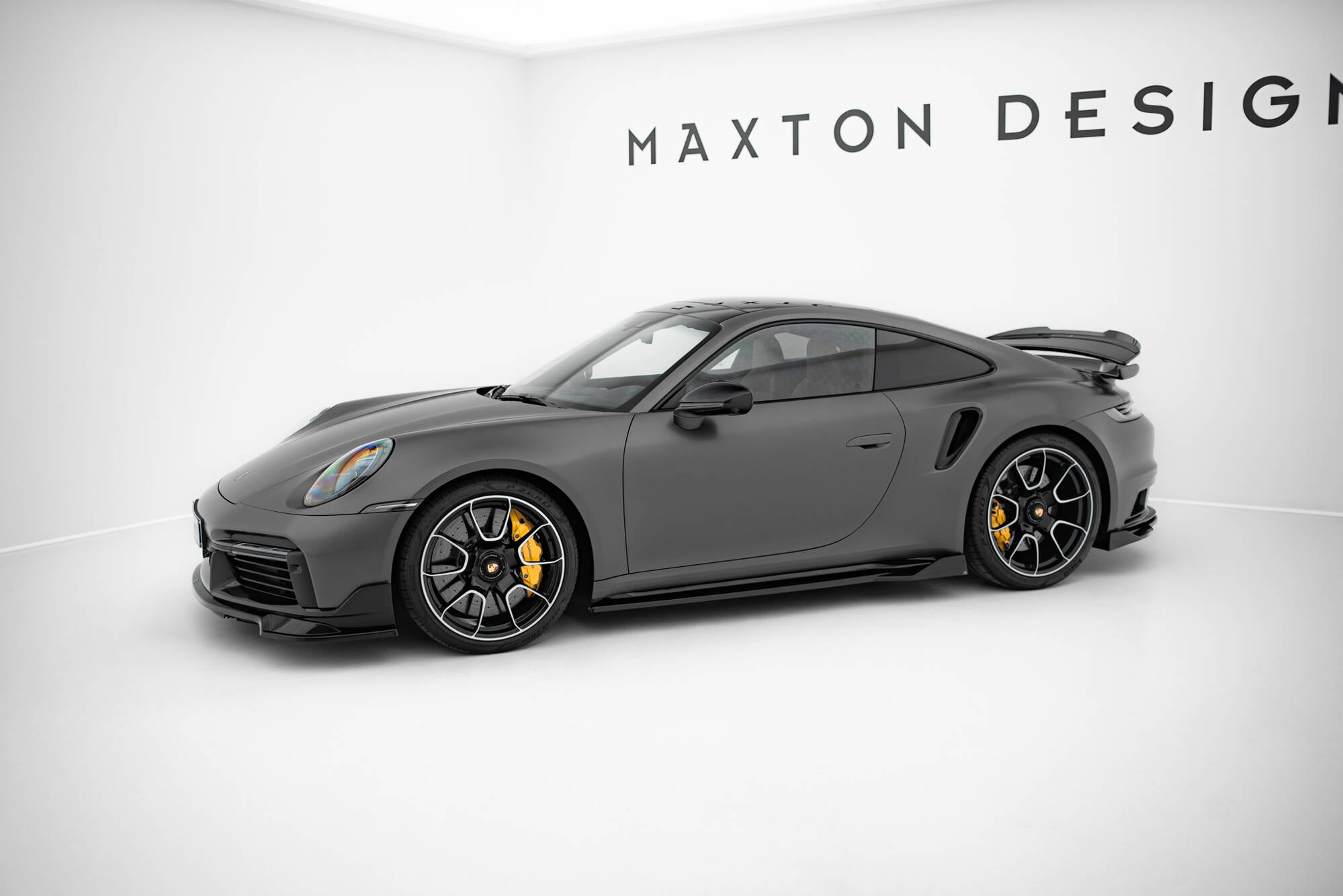 Sarja jakautujat Porsche 911 Turbon urheilupaketti 992