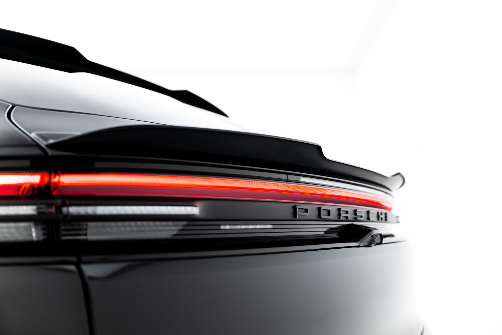 Porsche Macan EV mk1:n splitterisarja