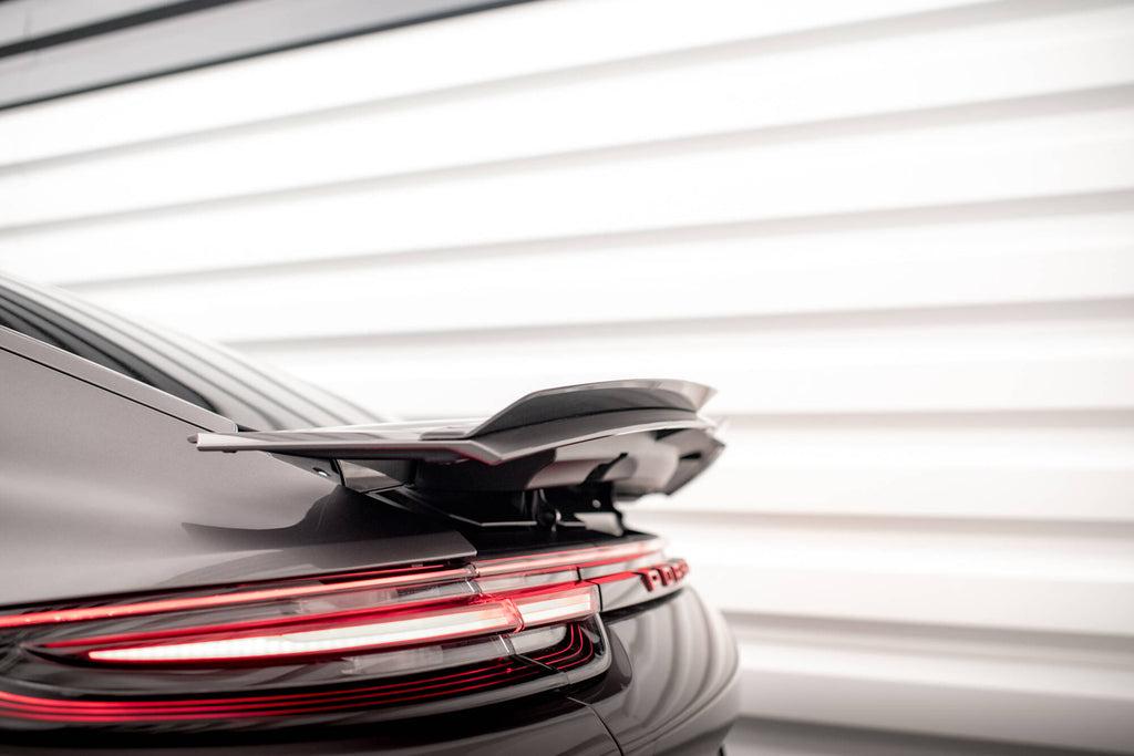 Sarja jakautujia Porsche Panamera GTS 971