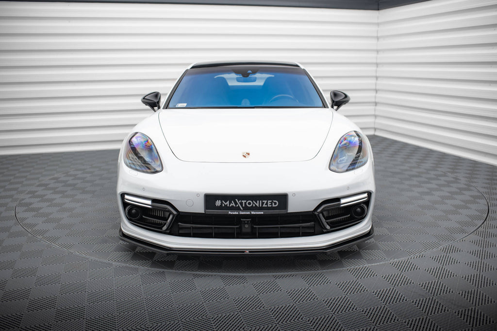 Sarja jakautujia Porsche Panamera GTS 971