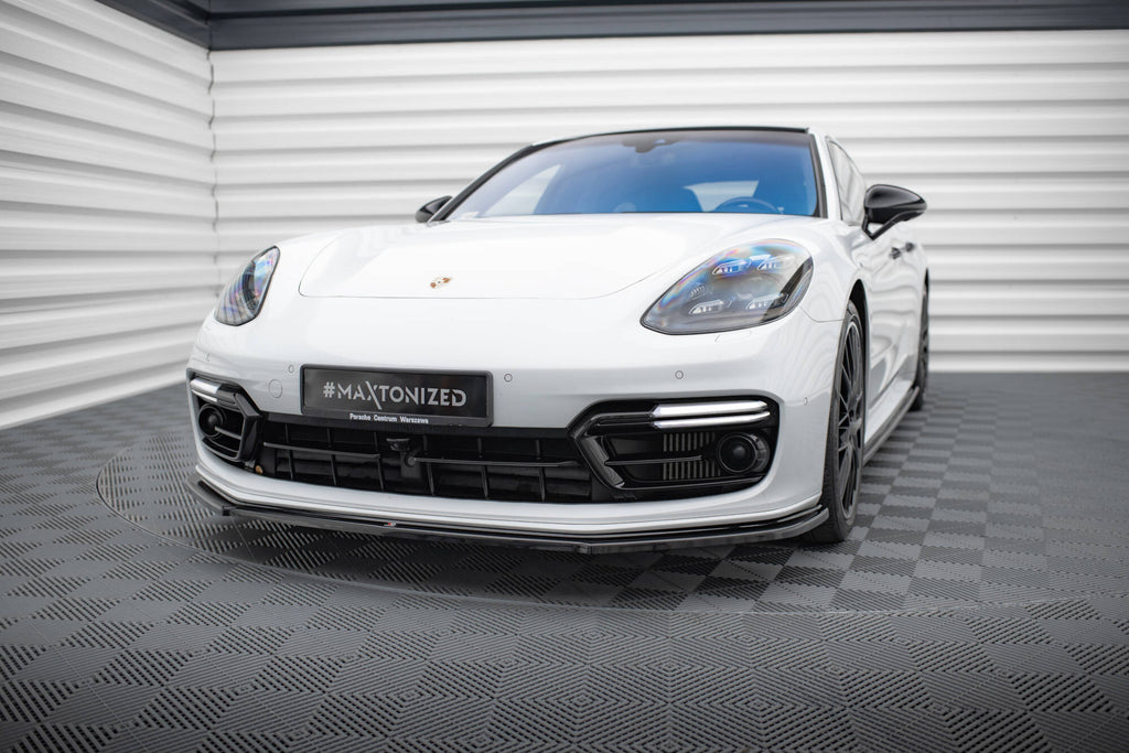 Sarja jakautujia Porsche Panamera GTS 971