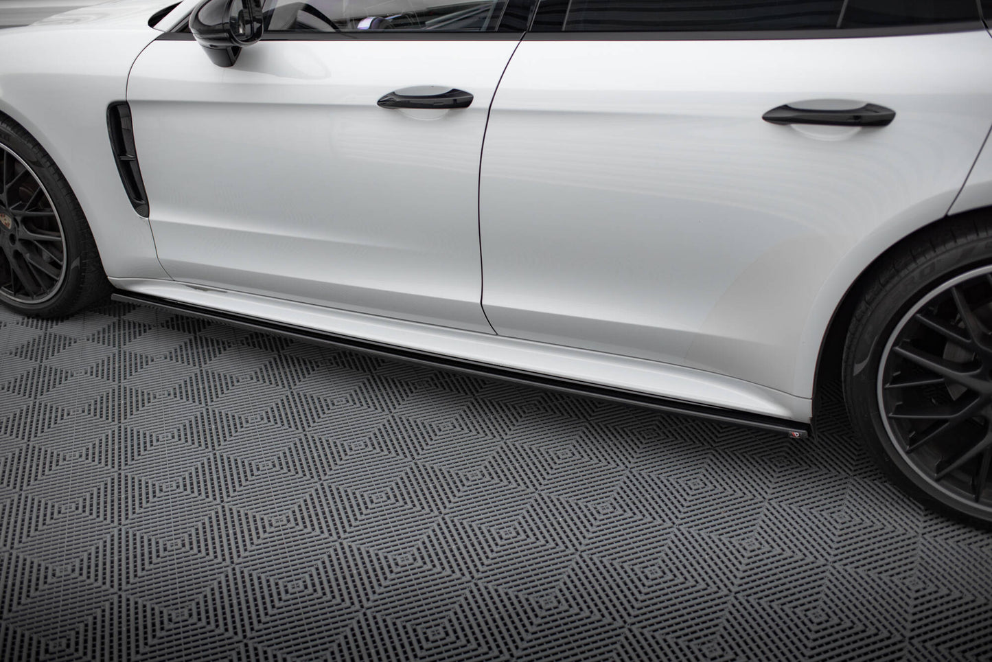 Set of splitters porsche panamera gts 971